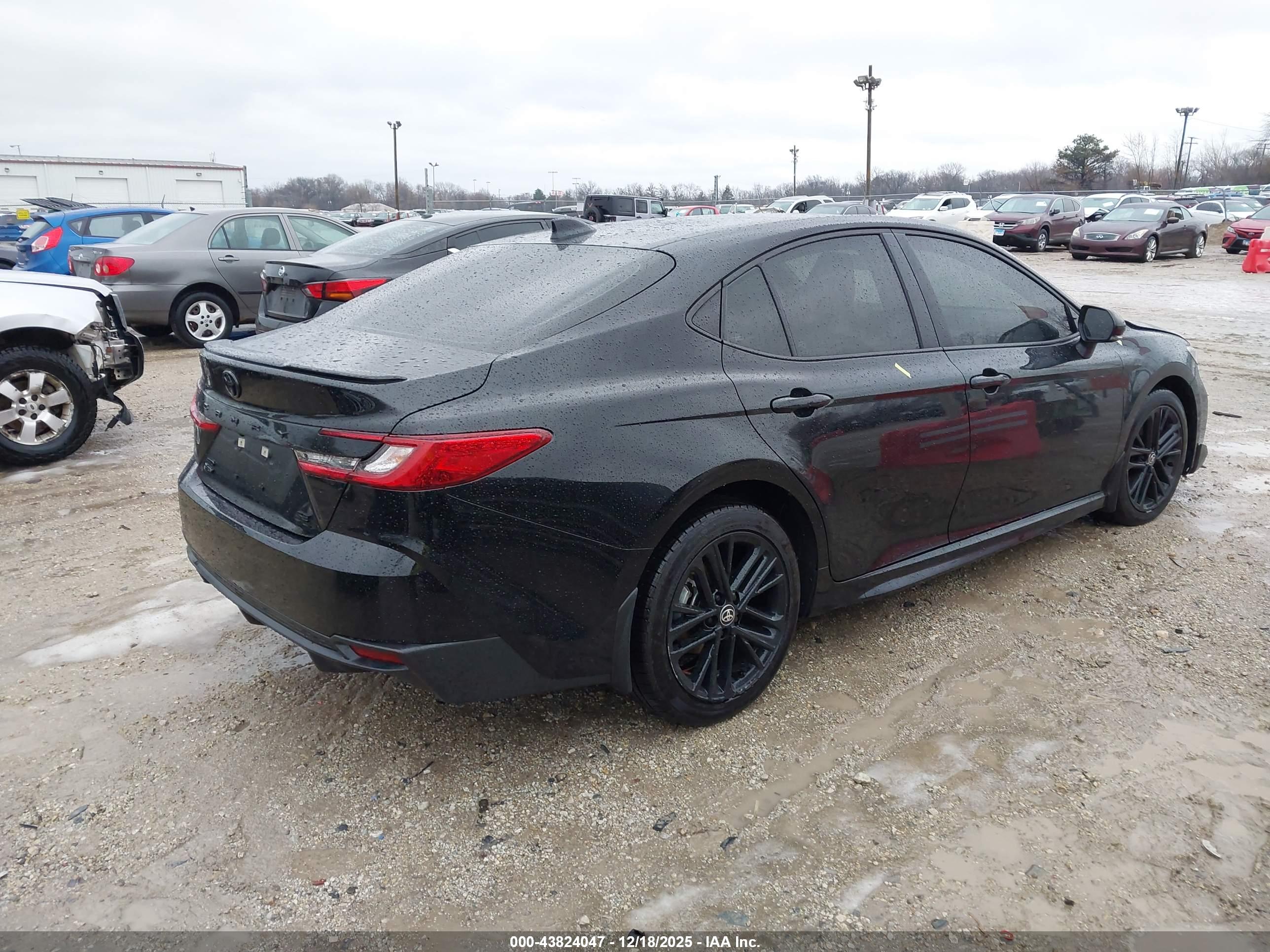 TOYOTA CAMRY image 4