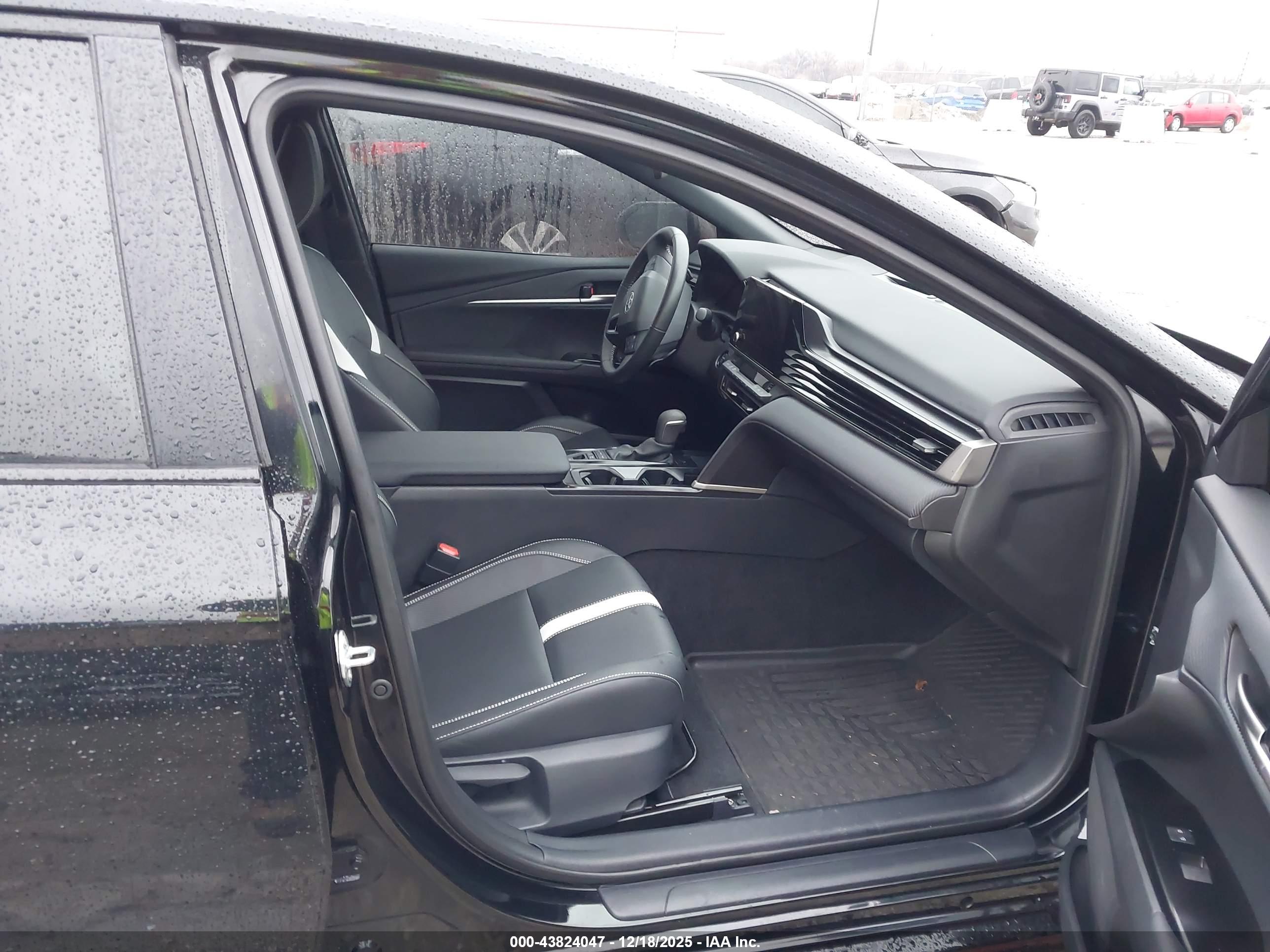 TOYOTA CAMRY image 5