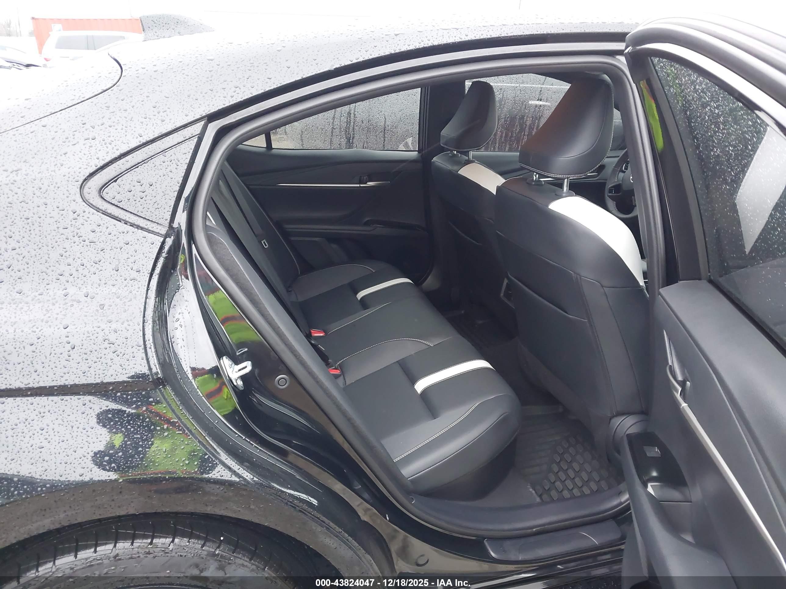 TOYOTA CAMRY image 8