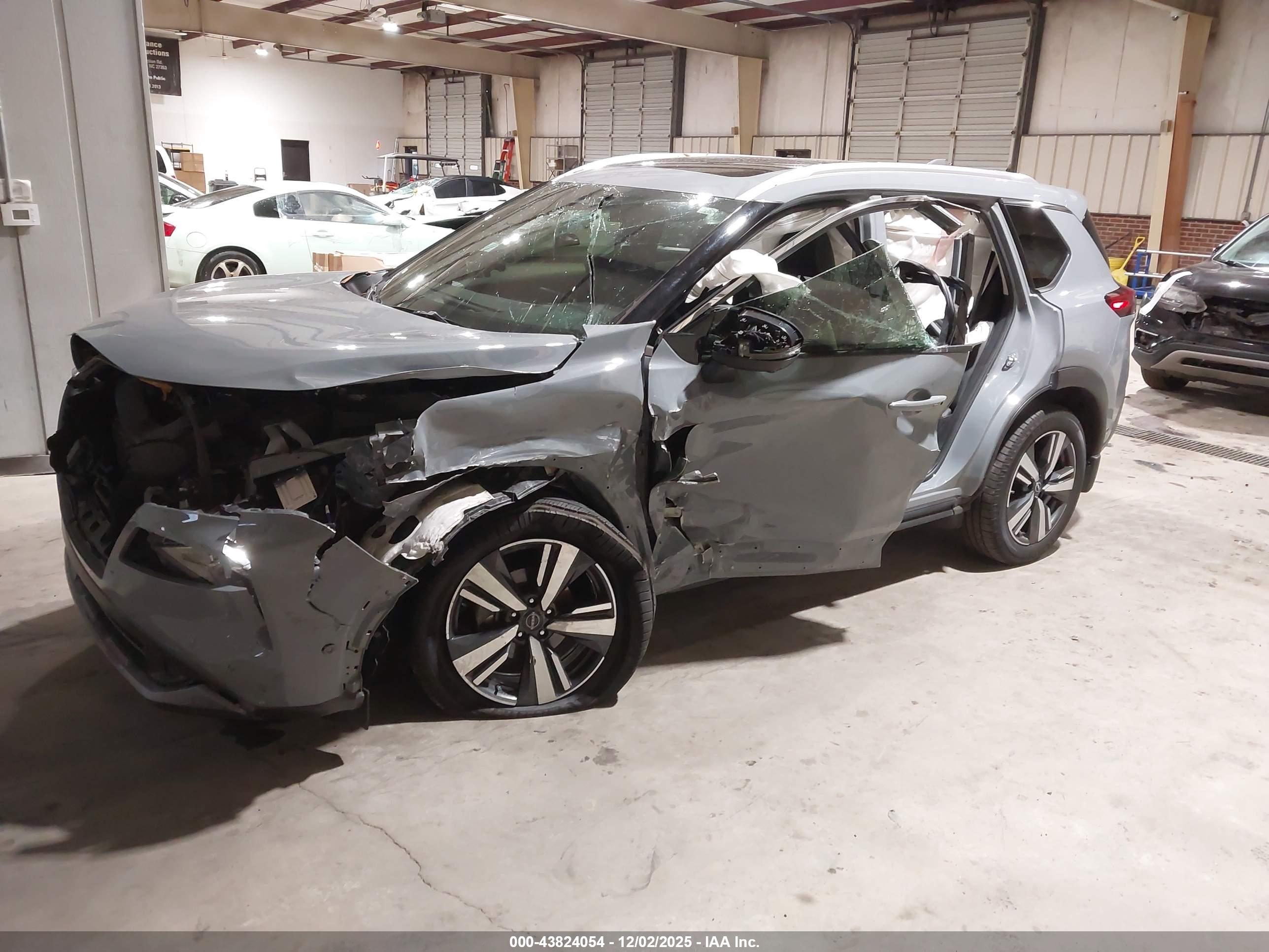 NISSAN ROGUE image 2