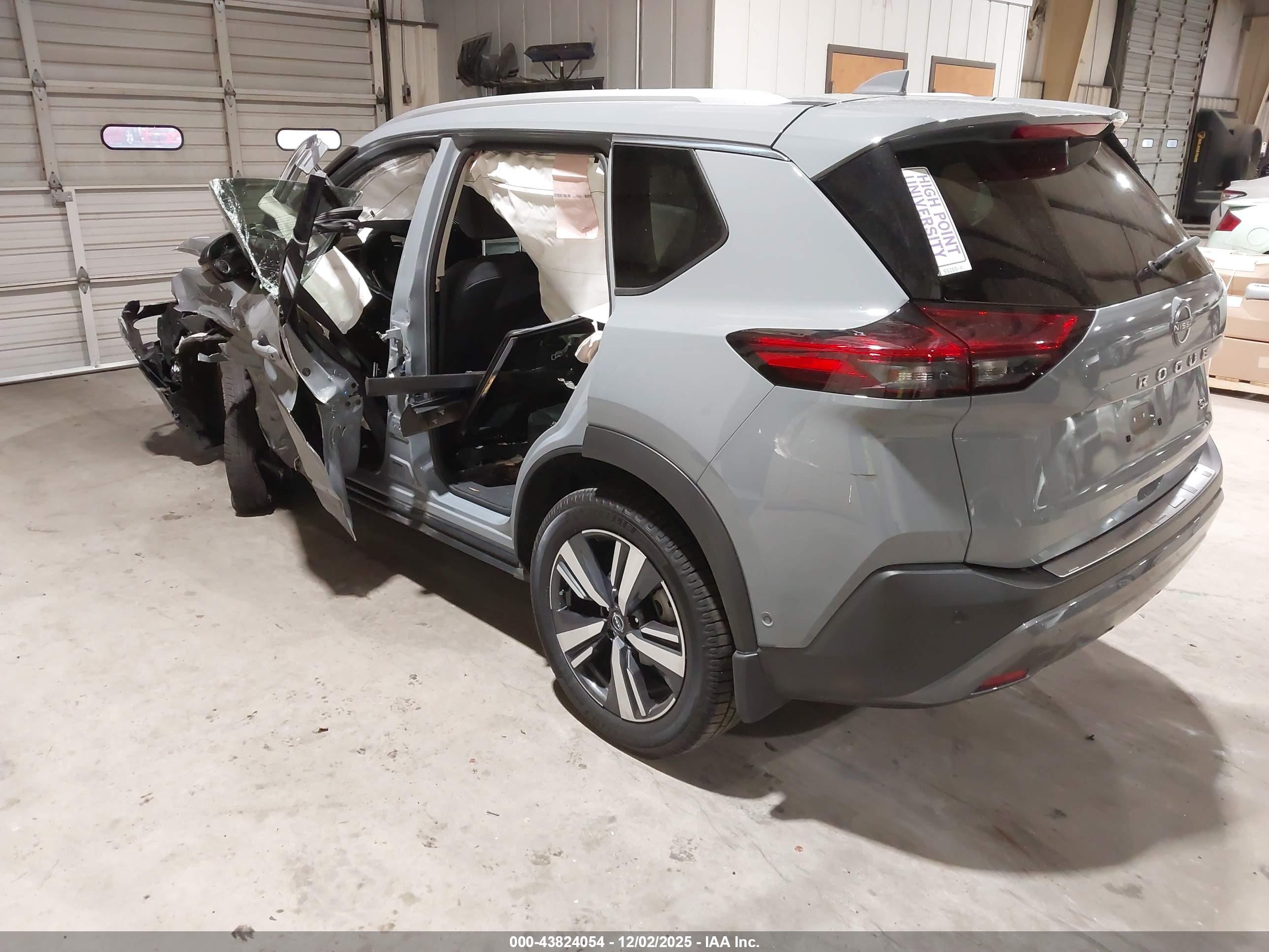 NISSAN ROGUE image 3