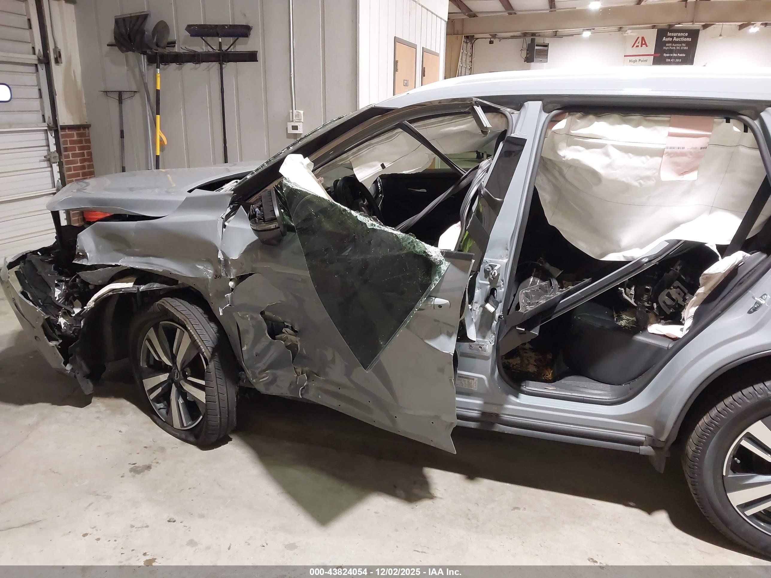 NISSAN ROGUE image 6