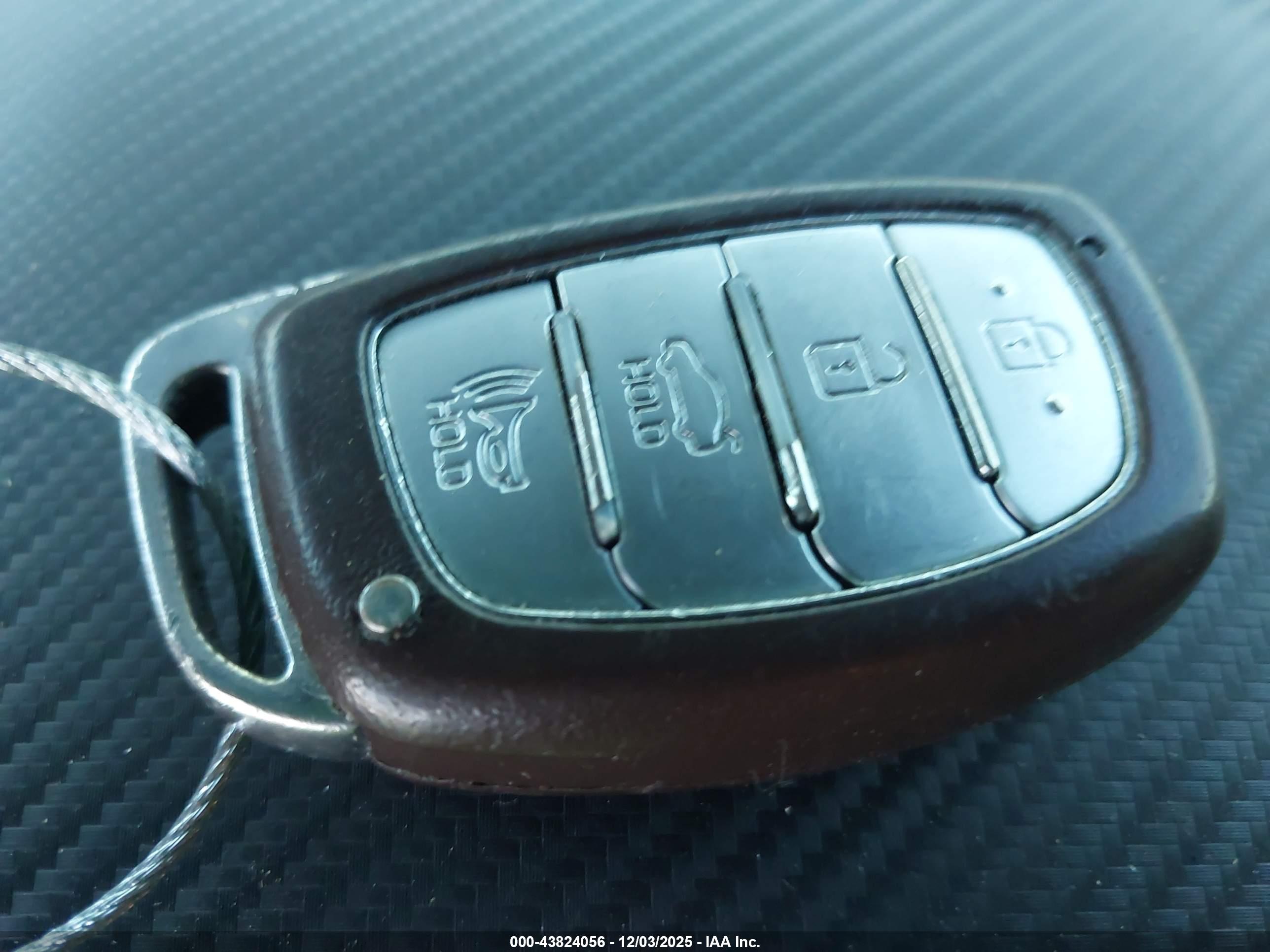 HYUNDAI ELANTRA image 11