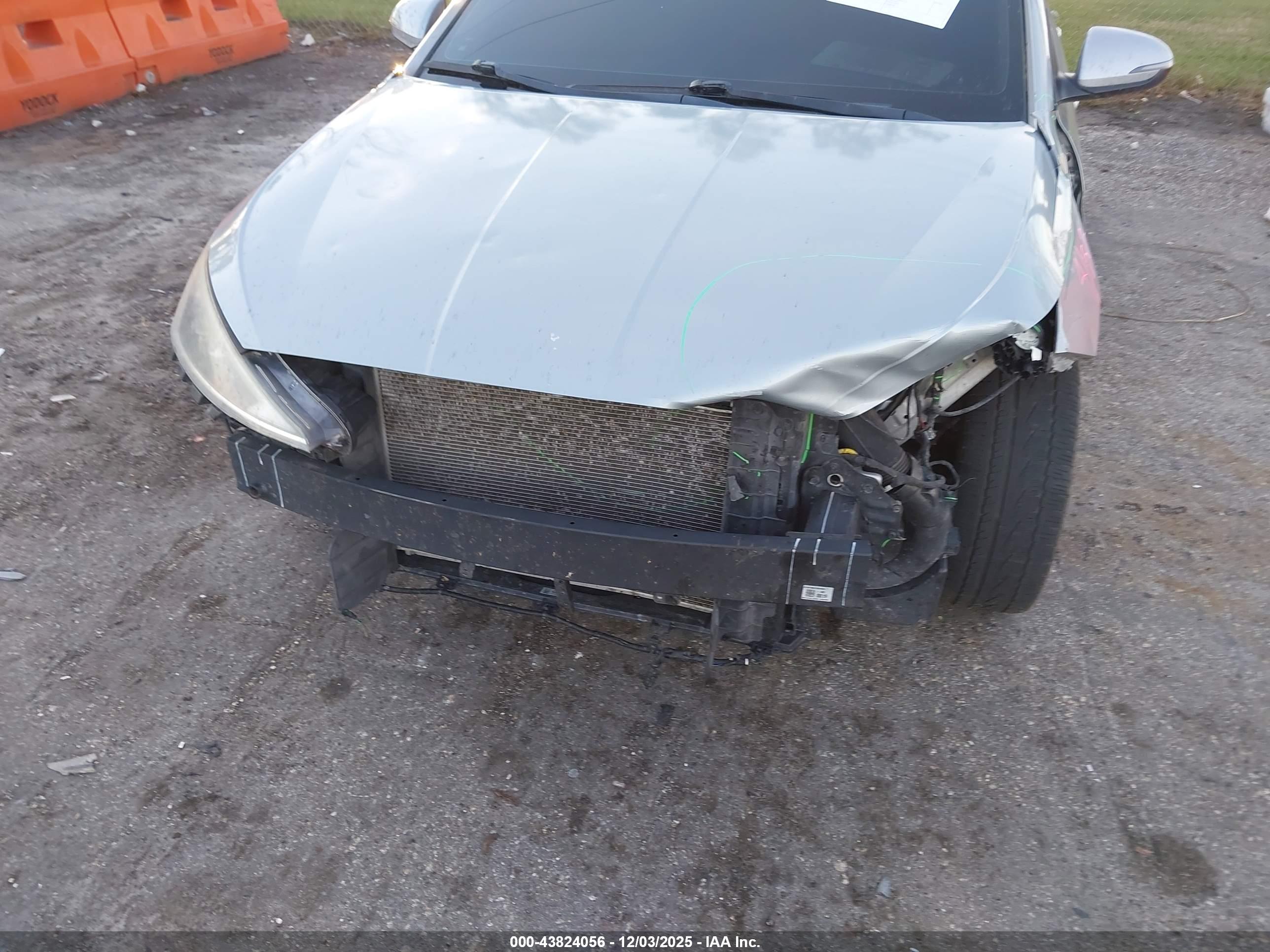 HYUNDAI ELANTRA image 6
