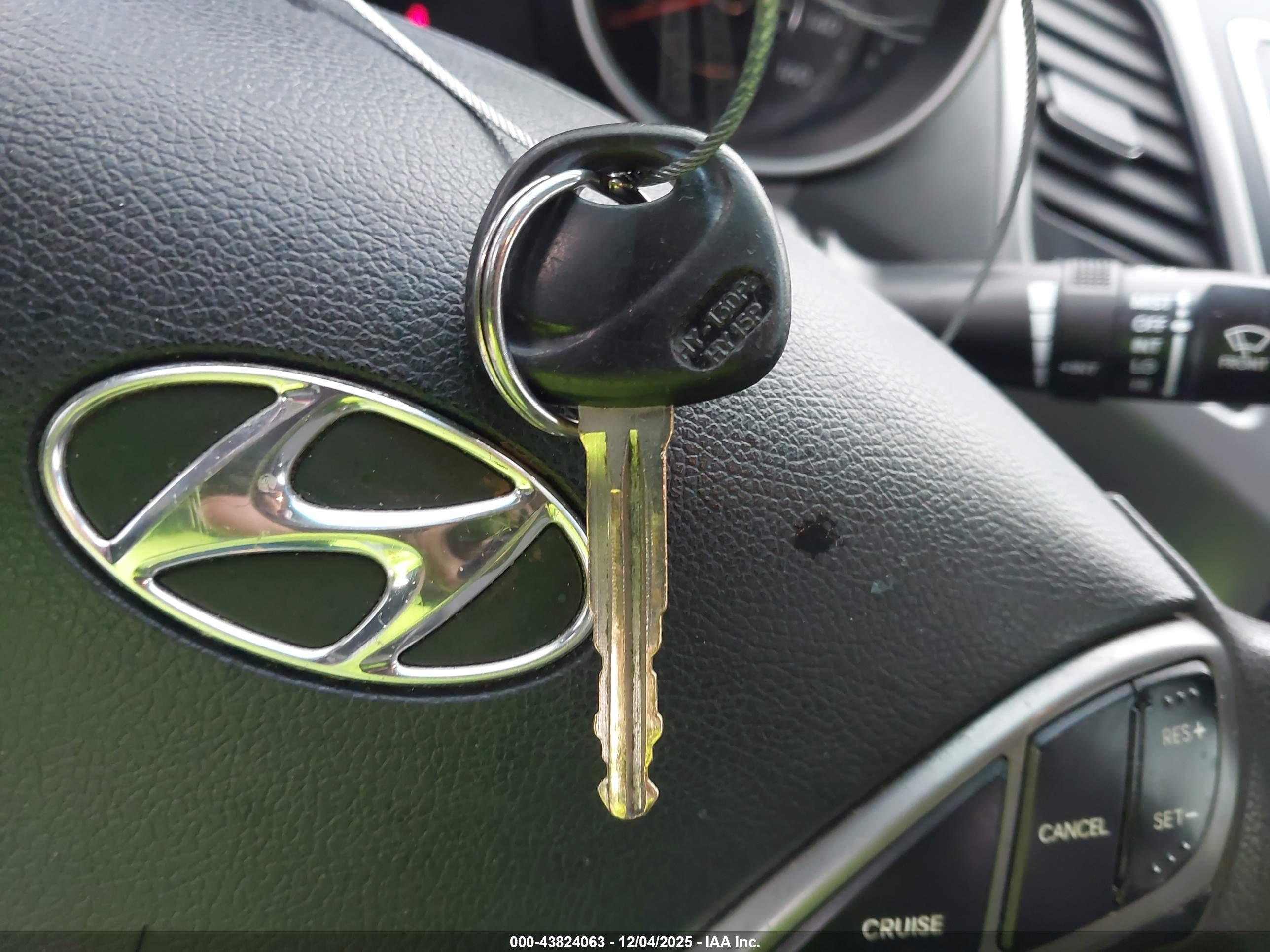 HYUNDAI ELANTRA image 11
