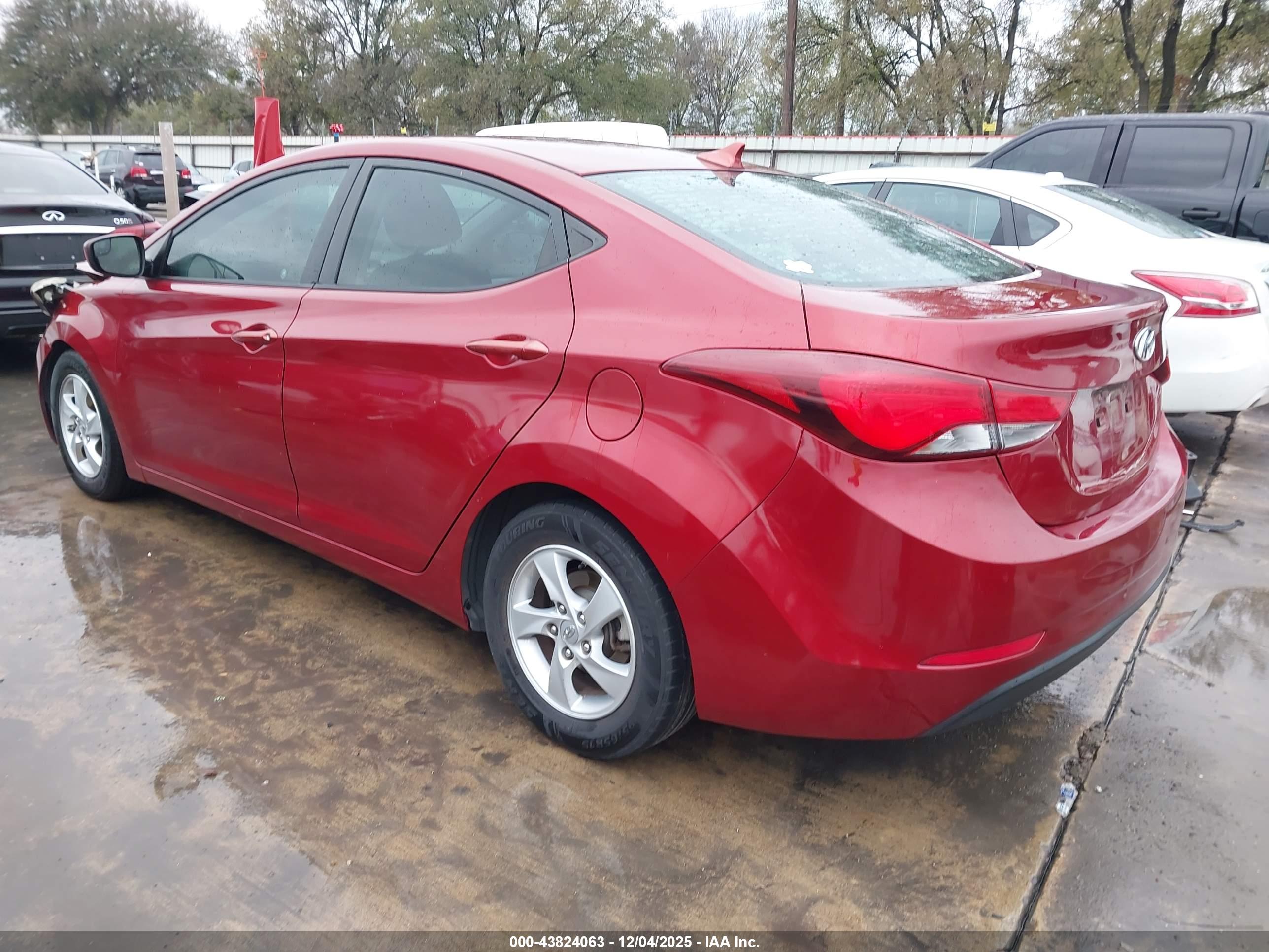 HYUNDAI ELANTRA image 3