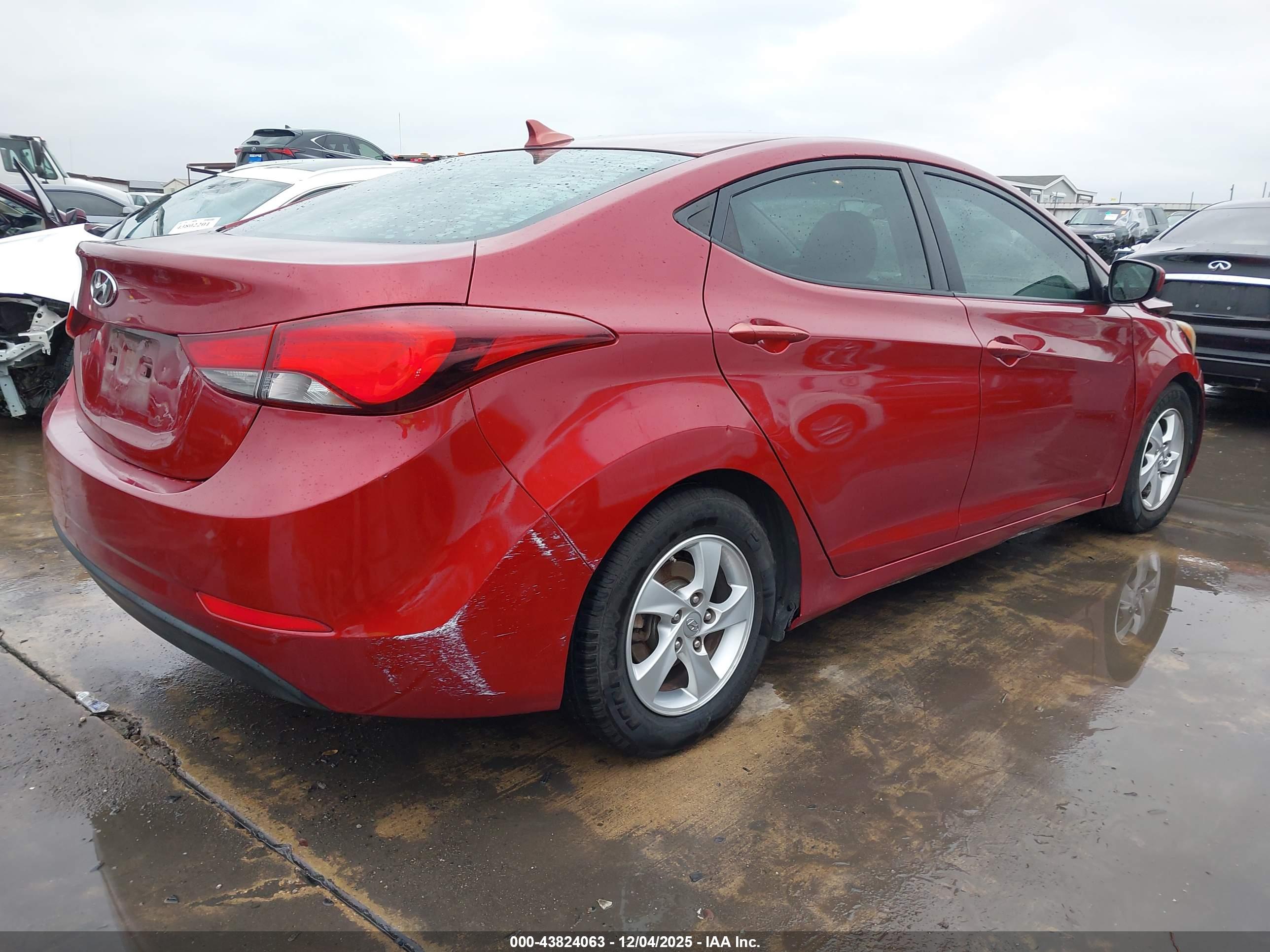 HYUNDAI ELANTRA image 4