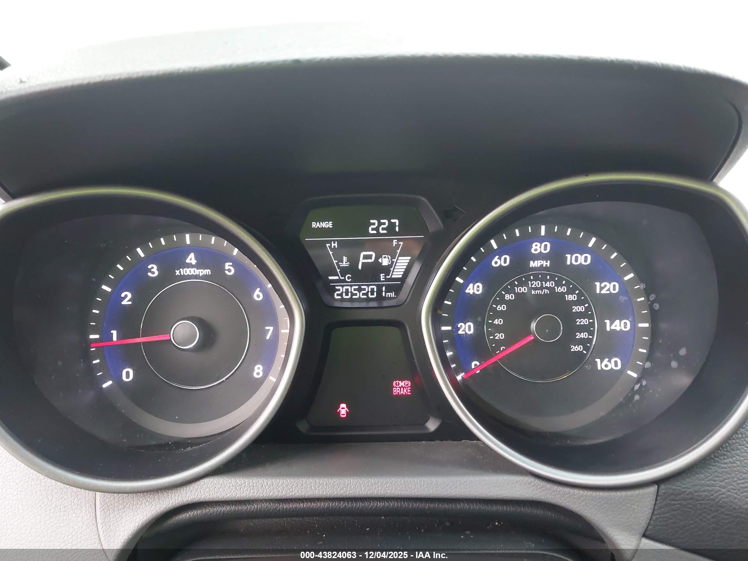 HYUNDAI ELANTRA image 7
