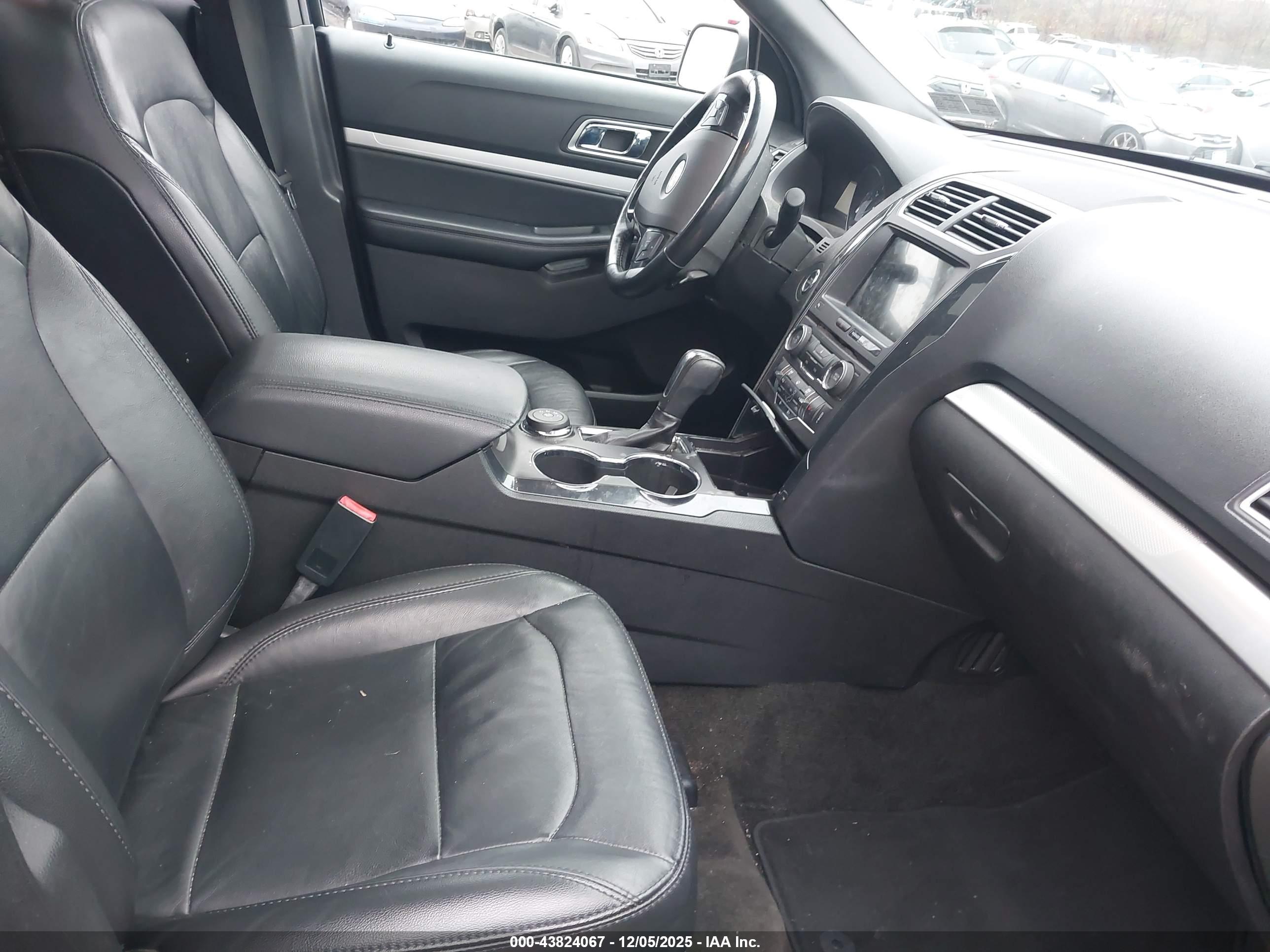 FORD EXPLORER image 5