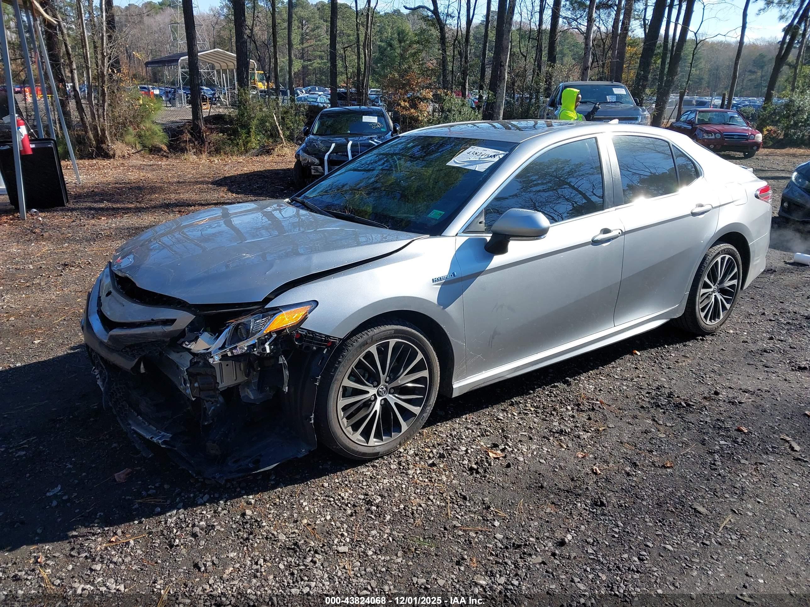 TOYOTA CAMRY image 2