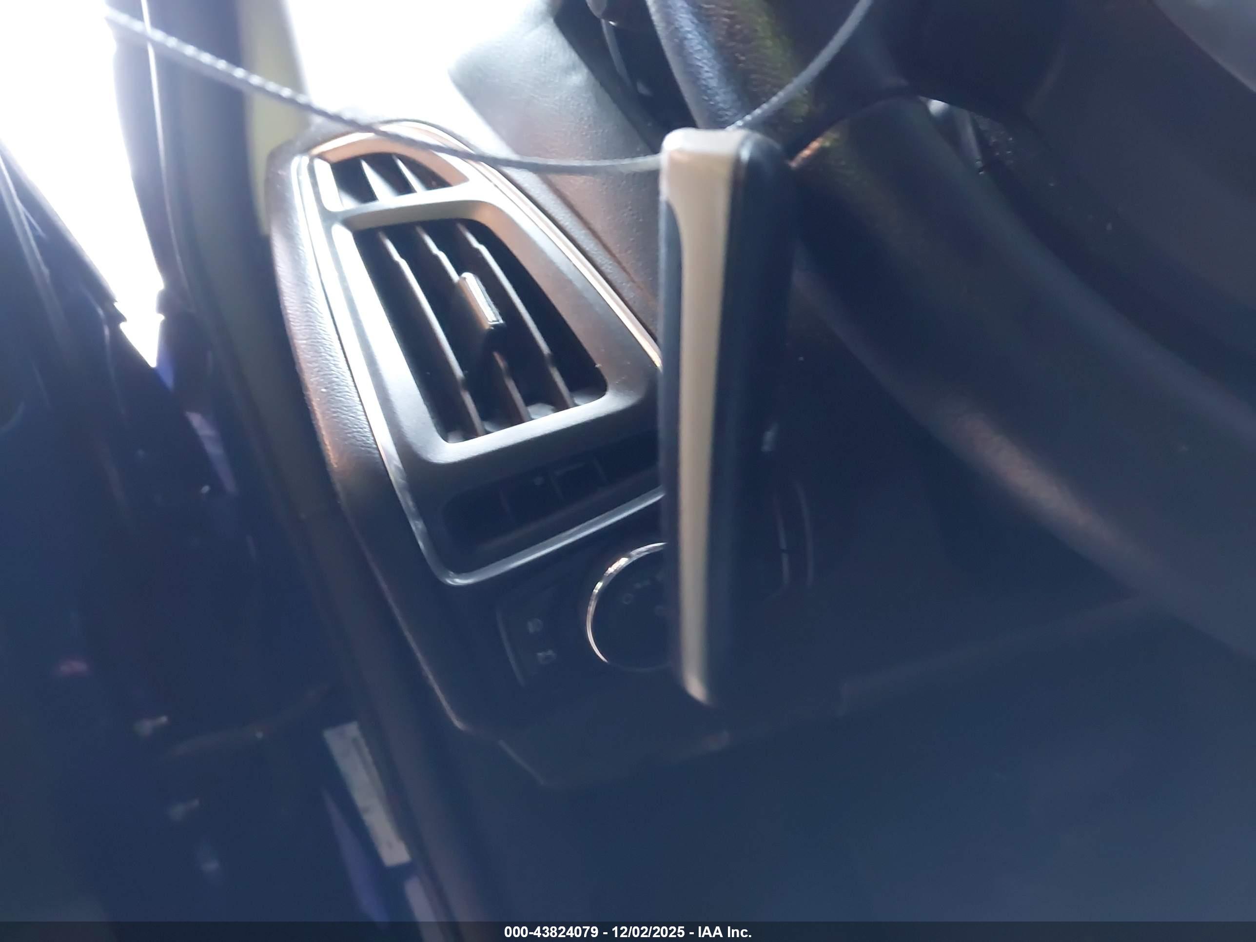 FORD FOCUS image 11