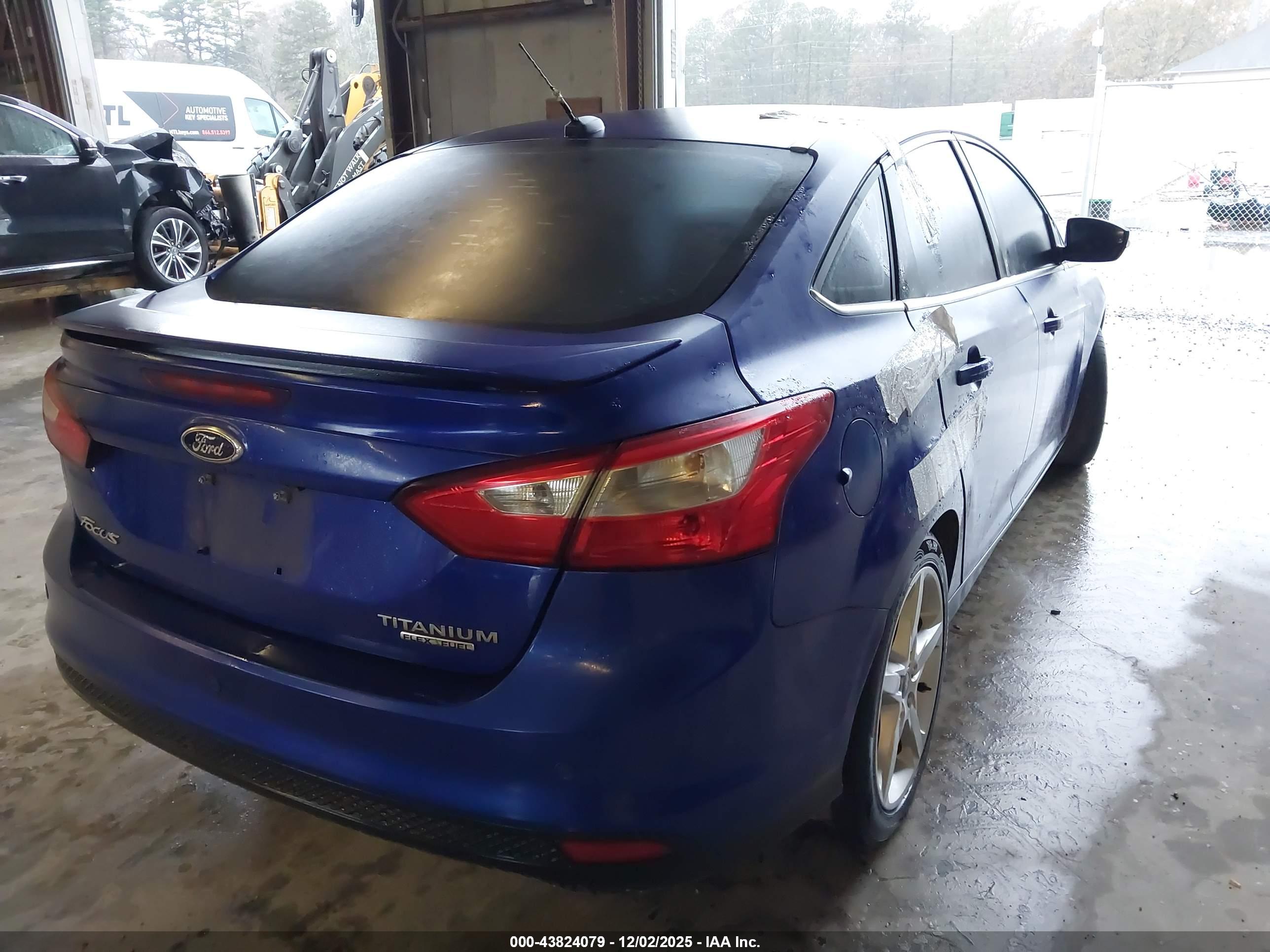 FORD FOCUS image 4