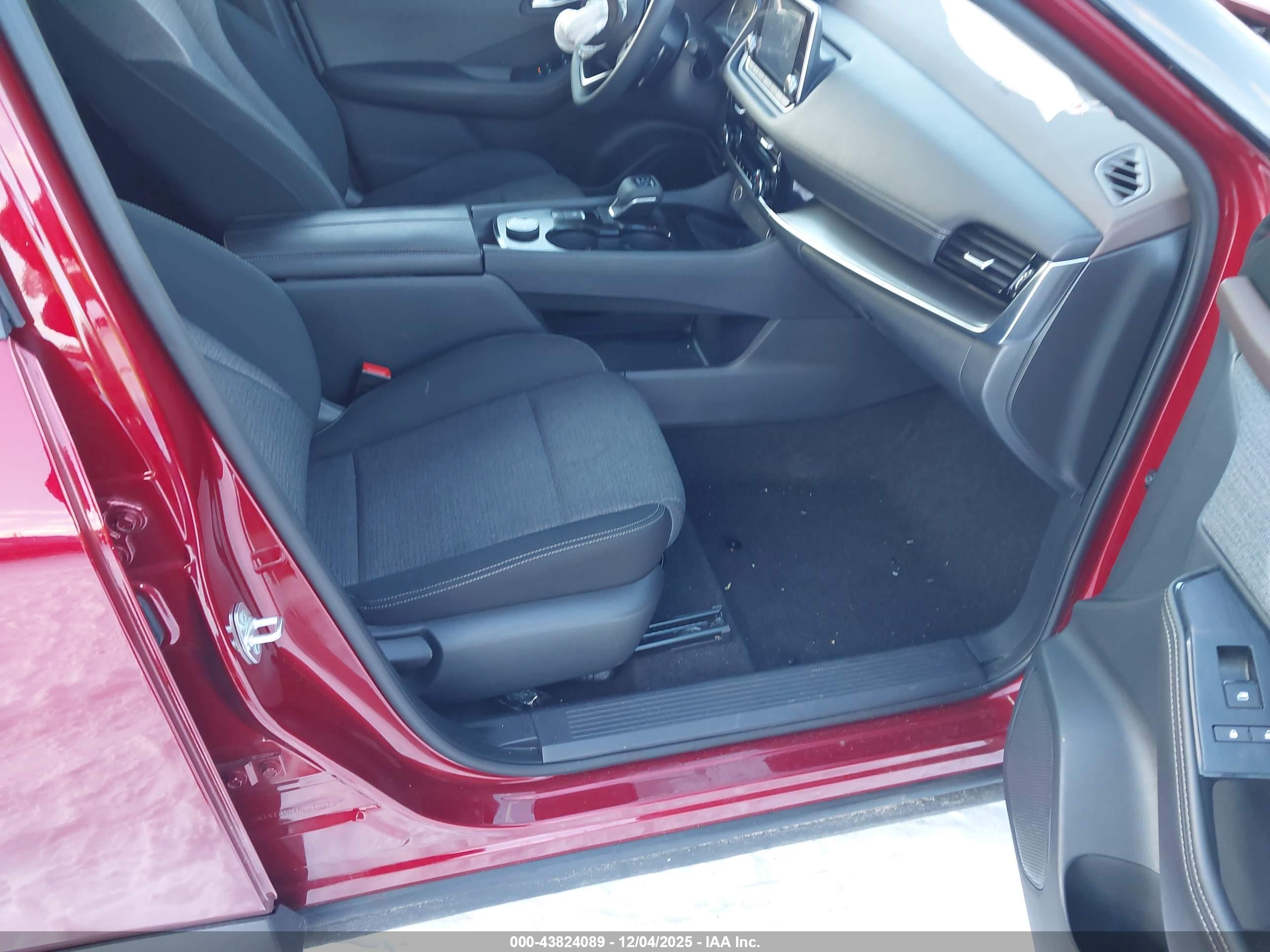 NISSAN ROGUE image 5