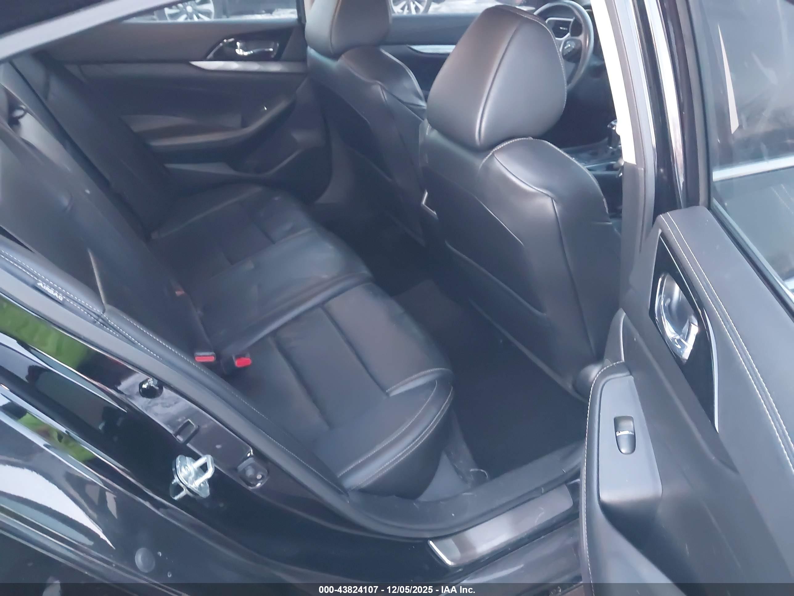 NISSAN MAXIMA image 8