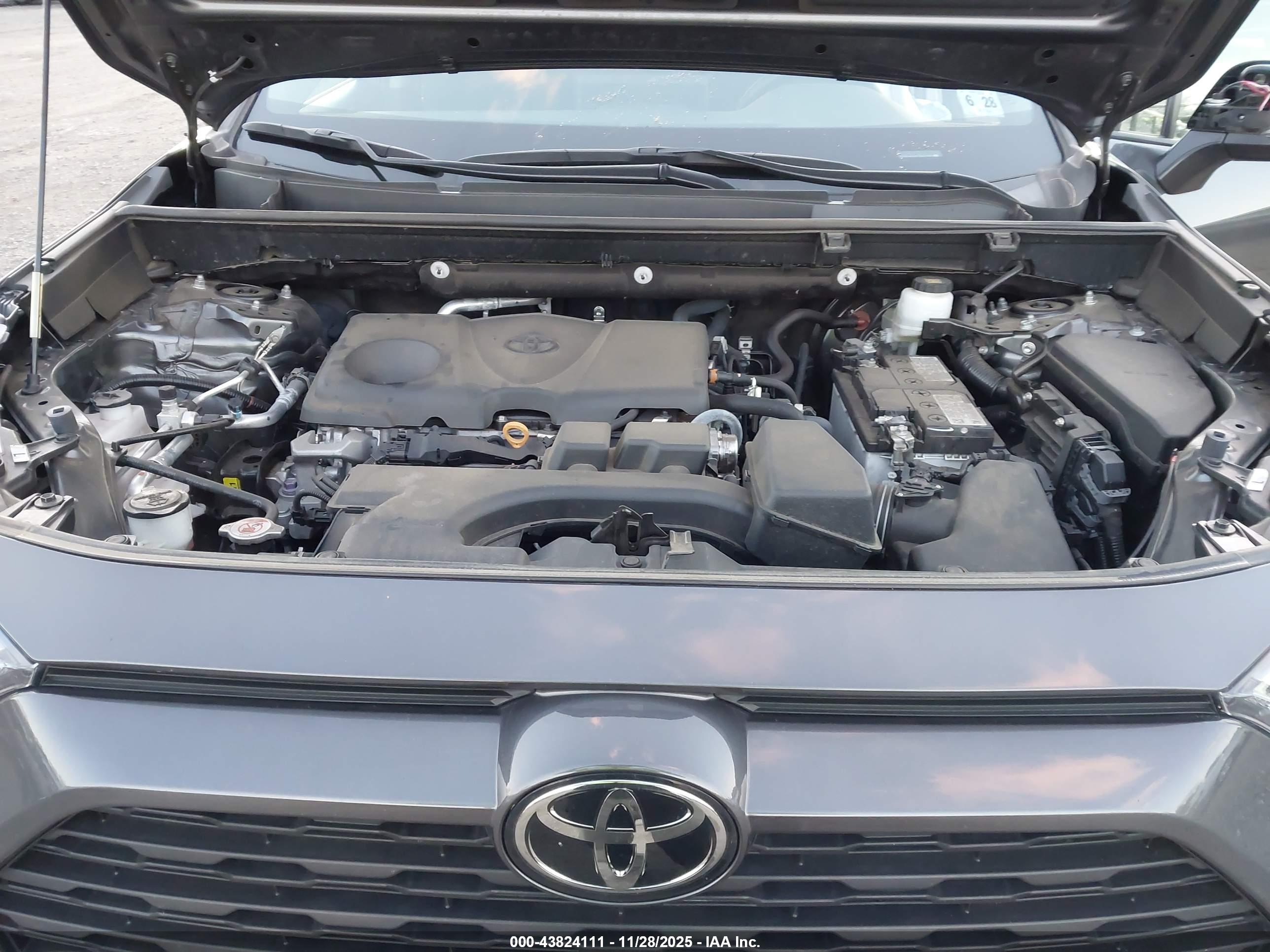 TOYOTA RAV4 image 10