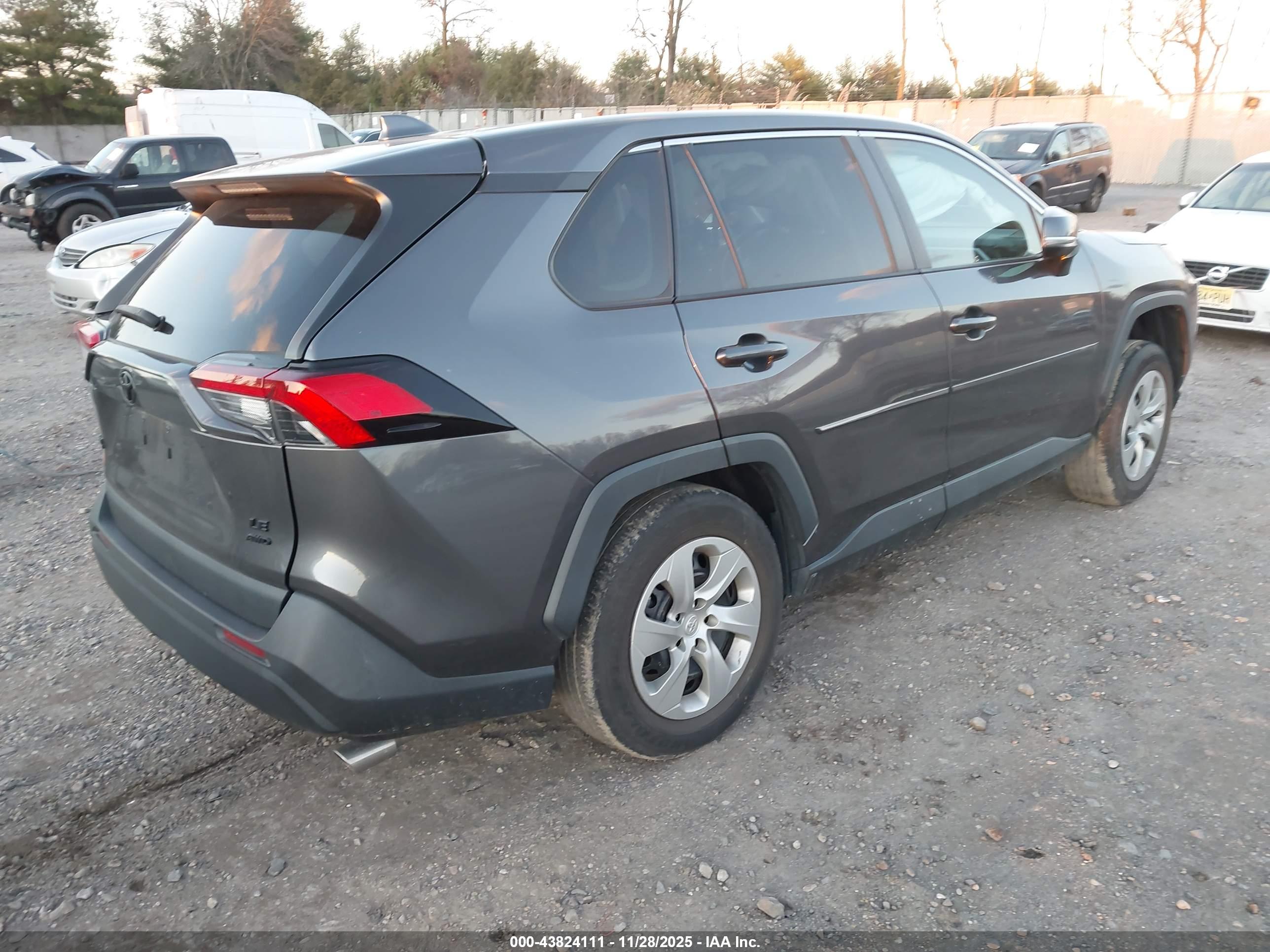 TOYOTA RAV4 image 4