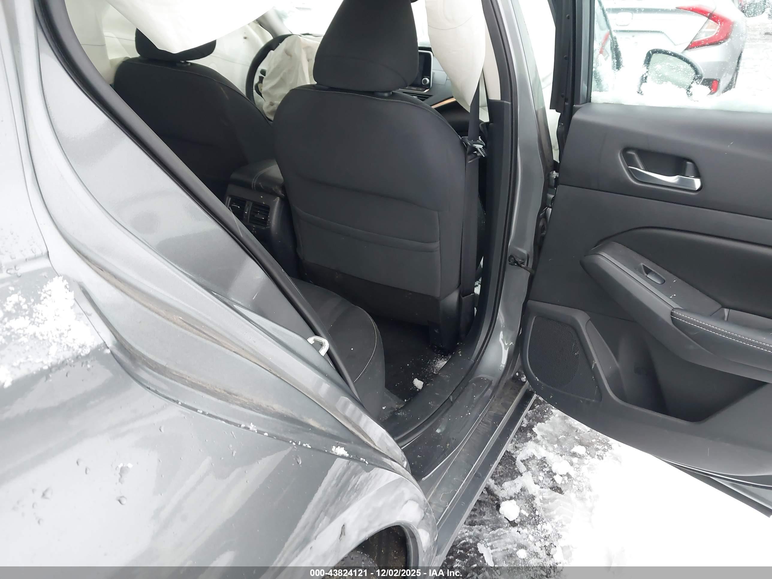 NISSAN ALTIMA image 8