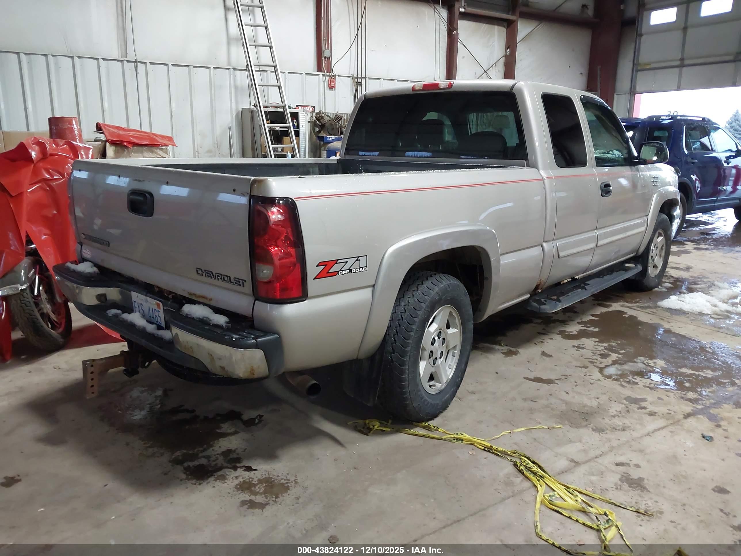 CHEVROLET SILVERADO image 4