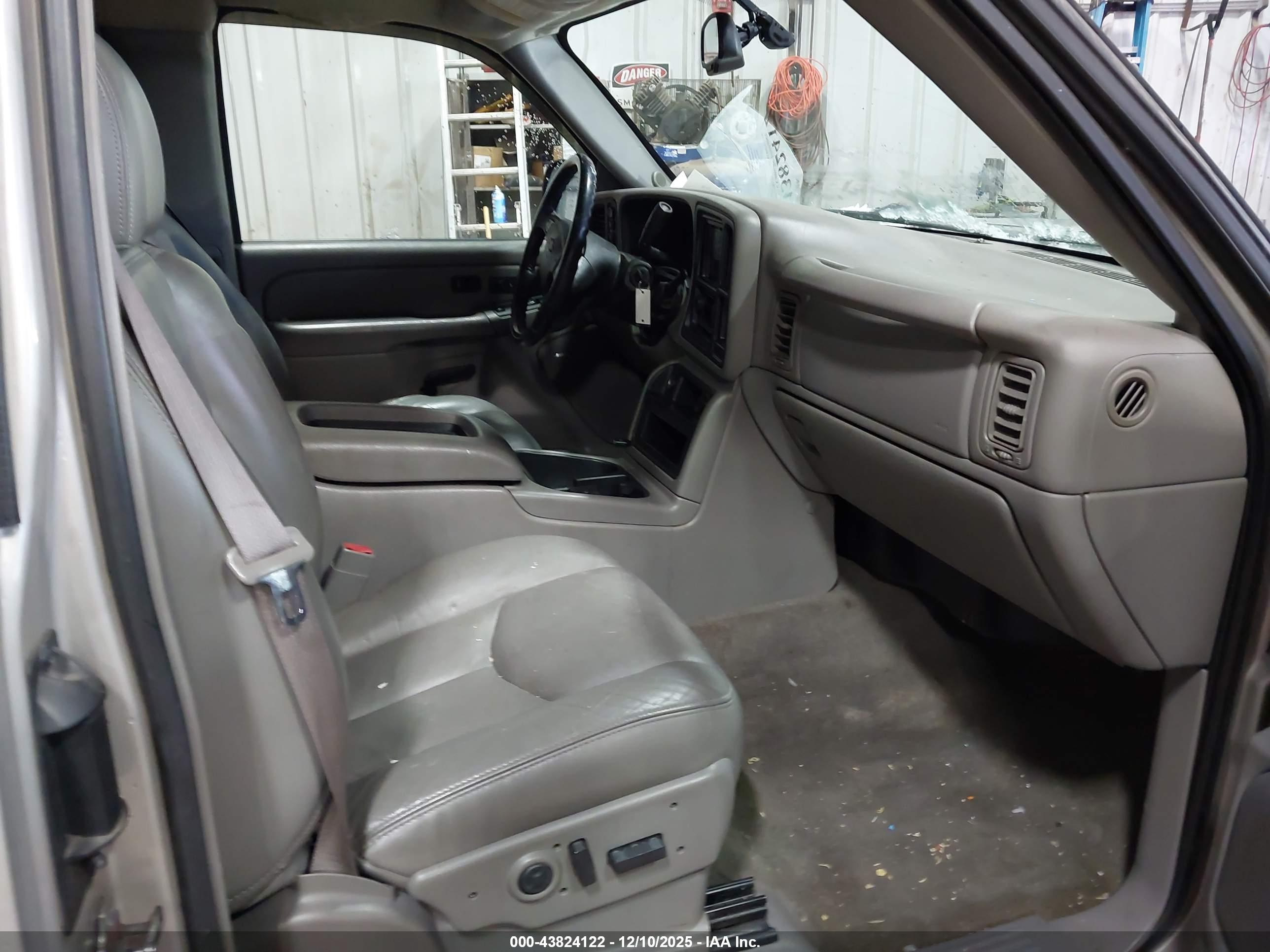 CHEVROLET SILVERADO image 5