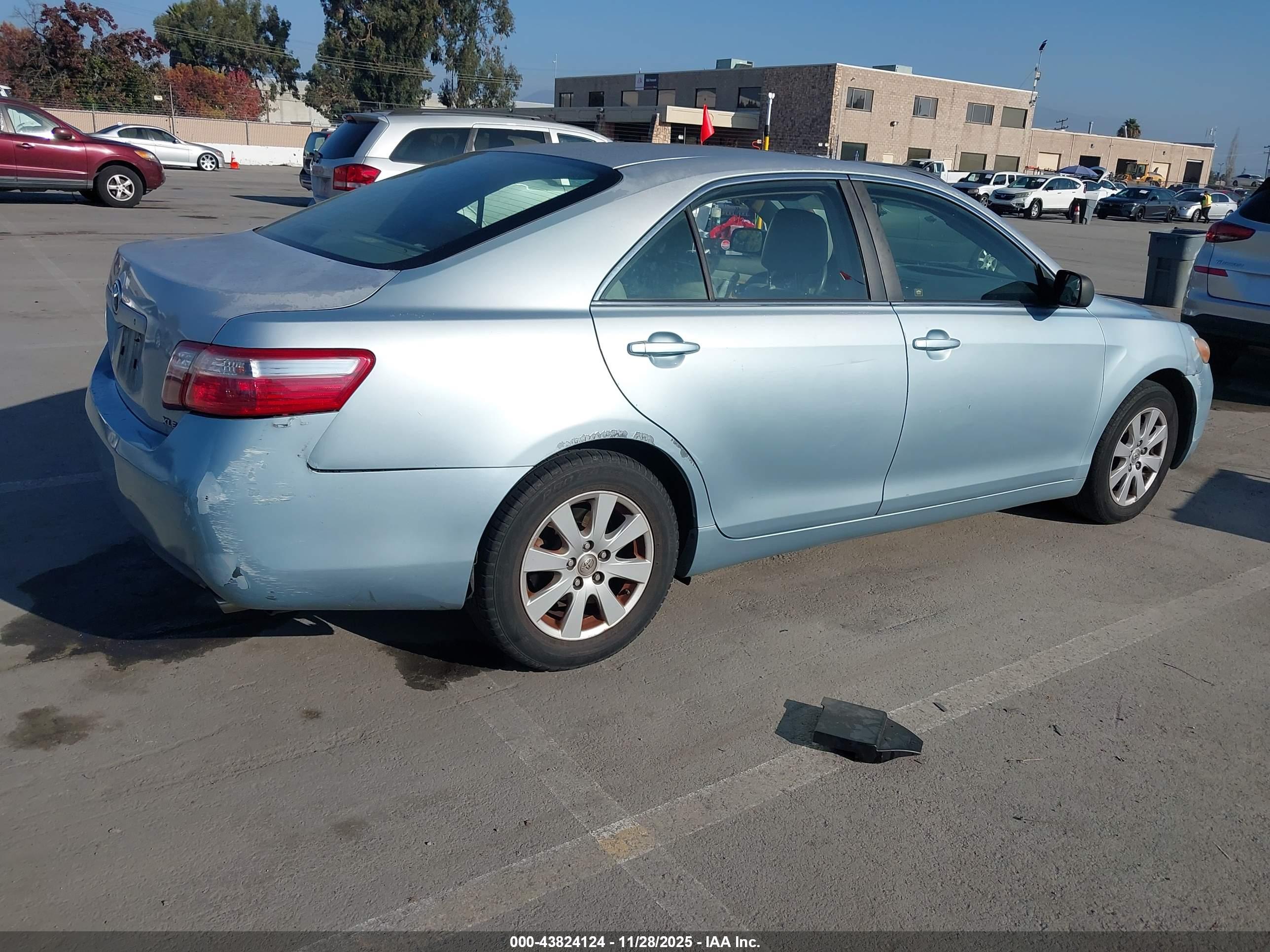 TOYOTA CAMRY image 4