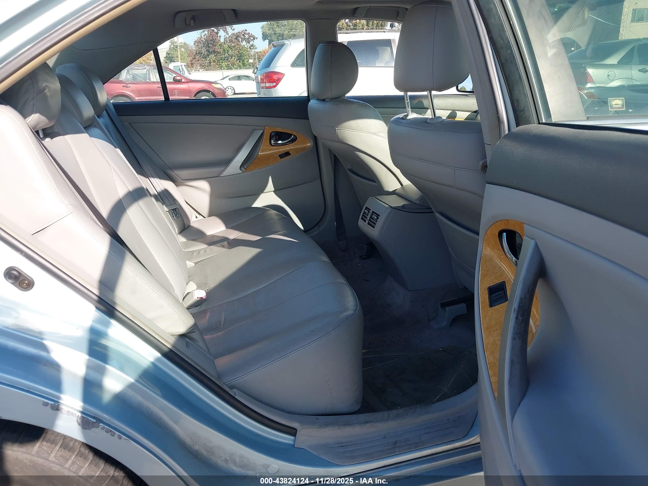 TOYOTA CAMRY image 8