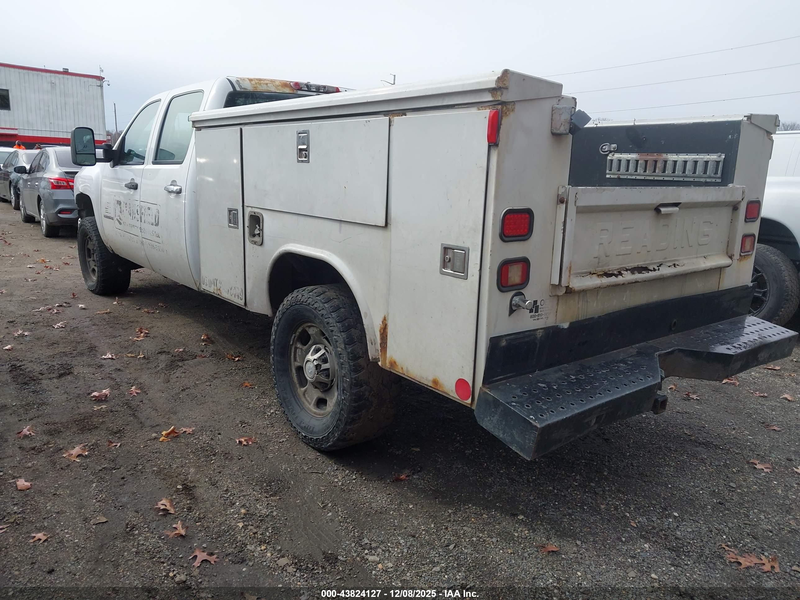 CHEVROLET SILVERADO image 3