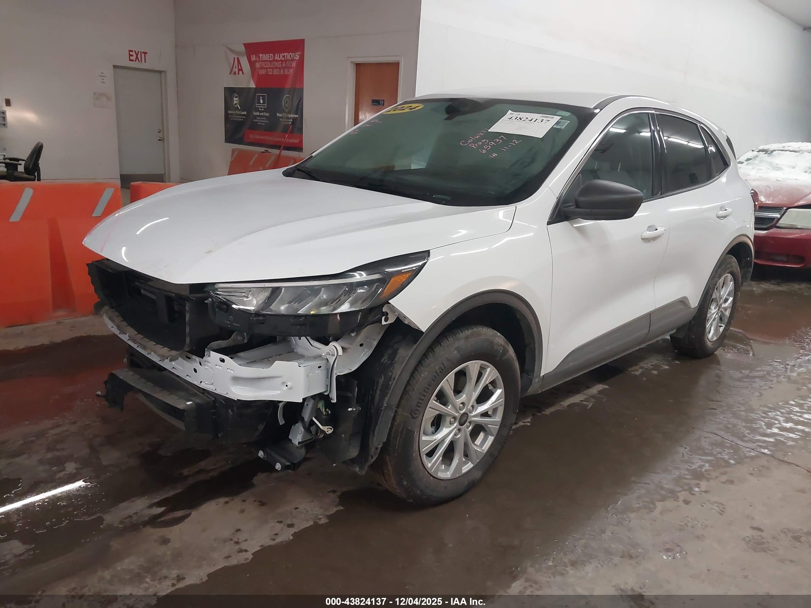 FORD ESCAPE image 2
