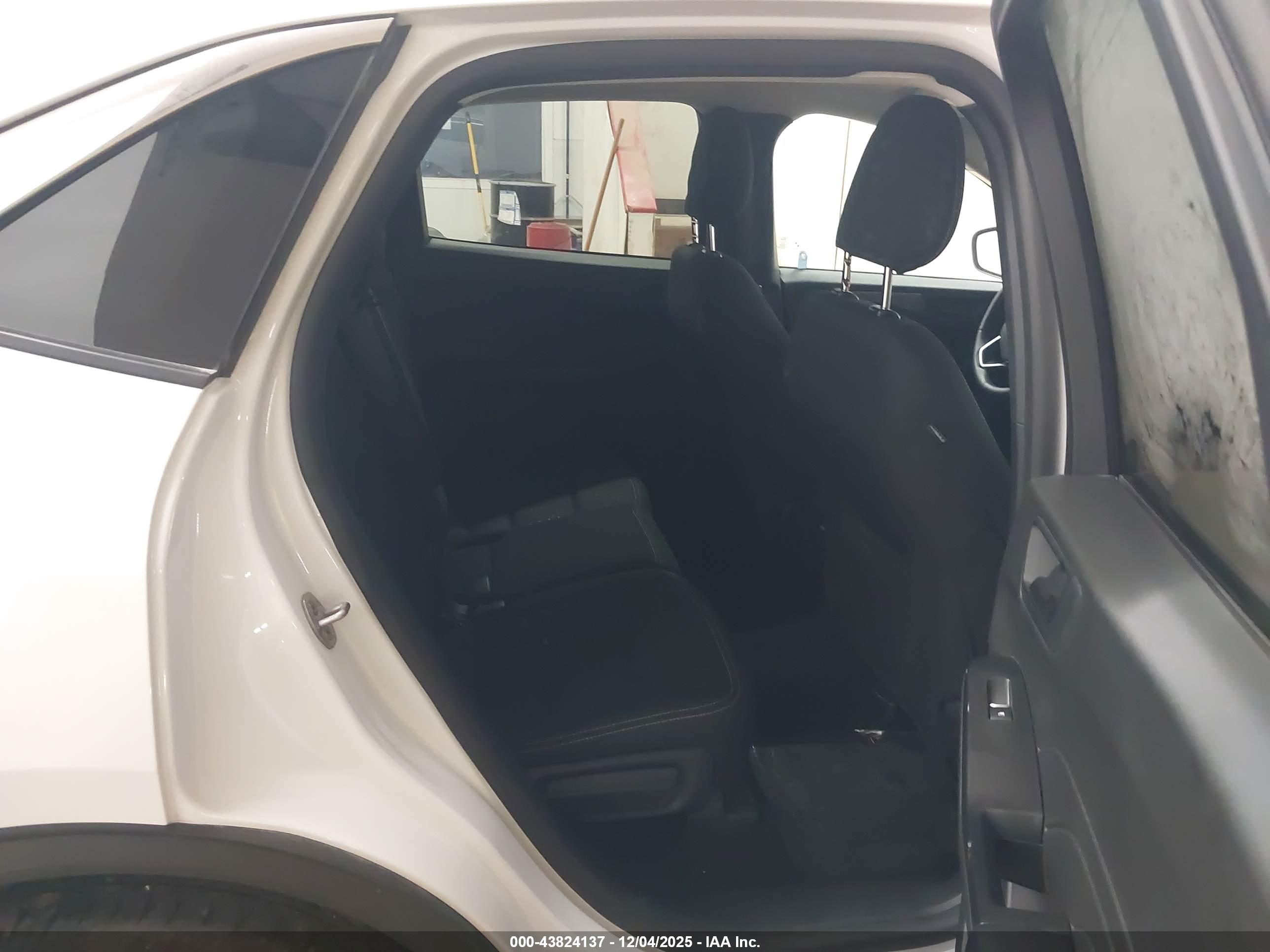 FORD ESCAPE image 8