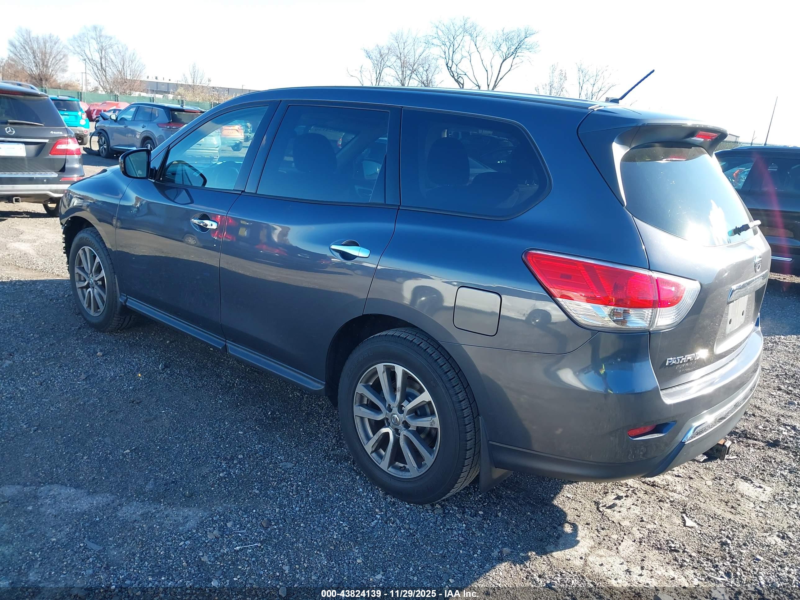 NISSAN PATHFINDER image 3