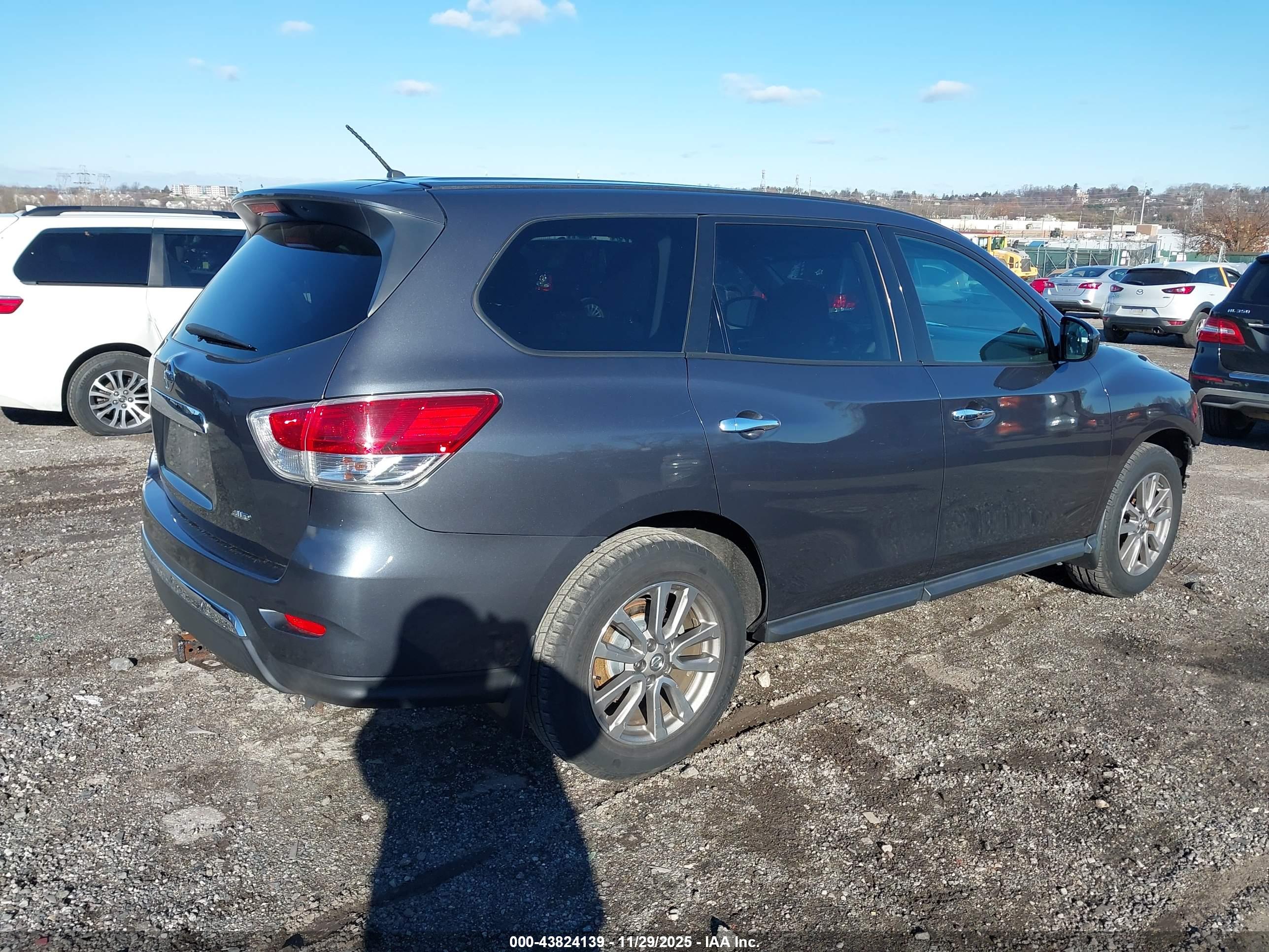 NISSAN PATHFINDER image 4