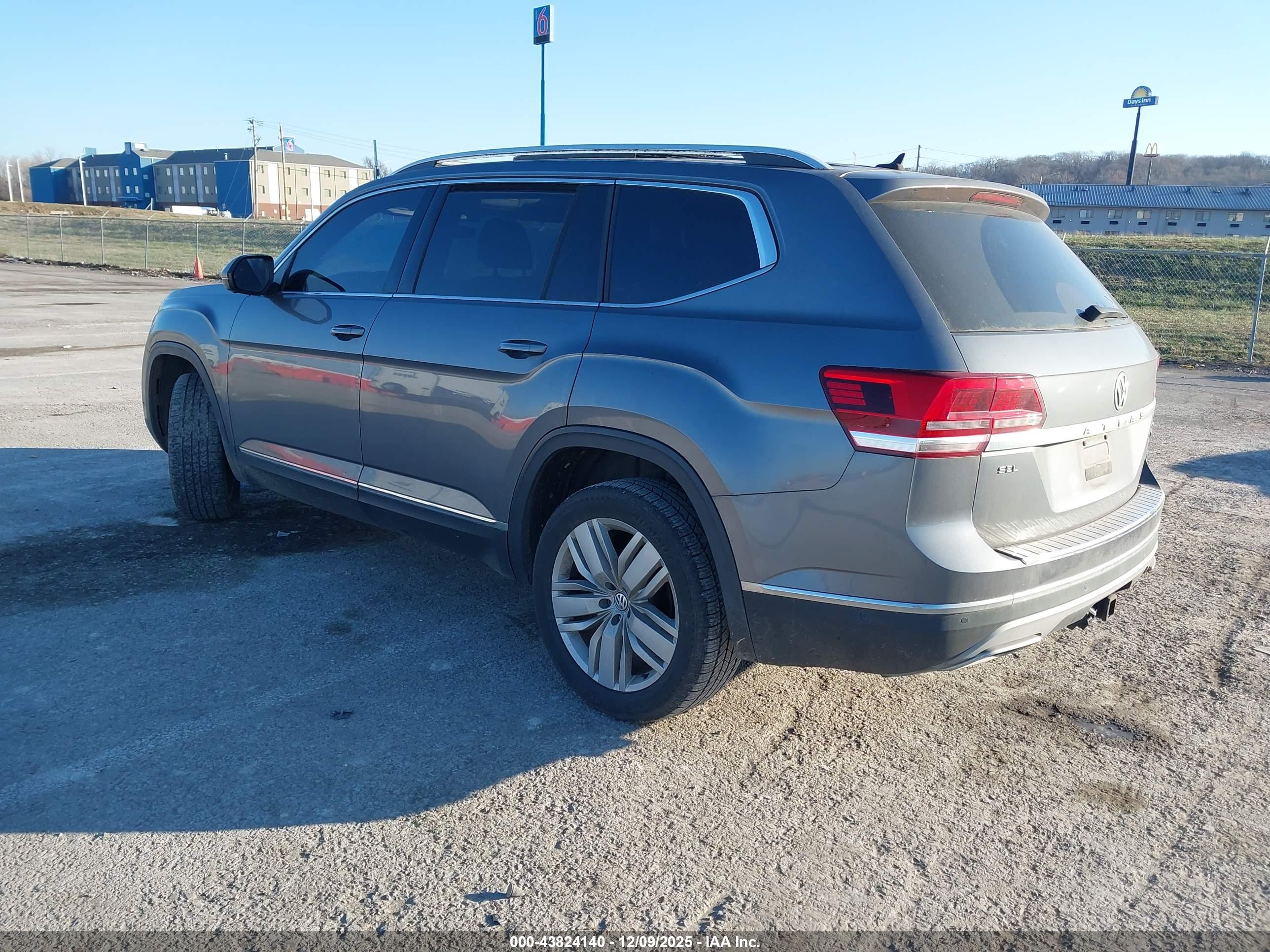 VOLKSWAGEN ATLAS image 3