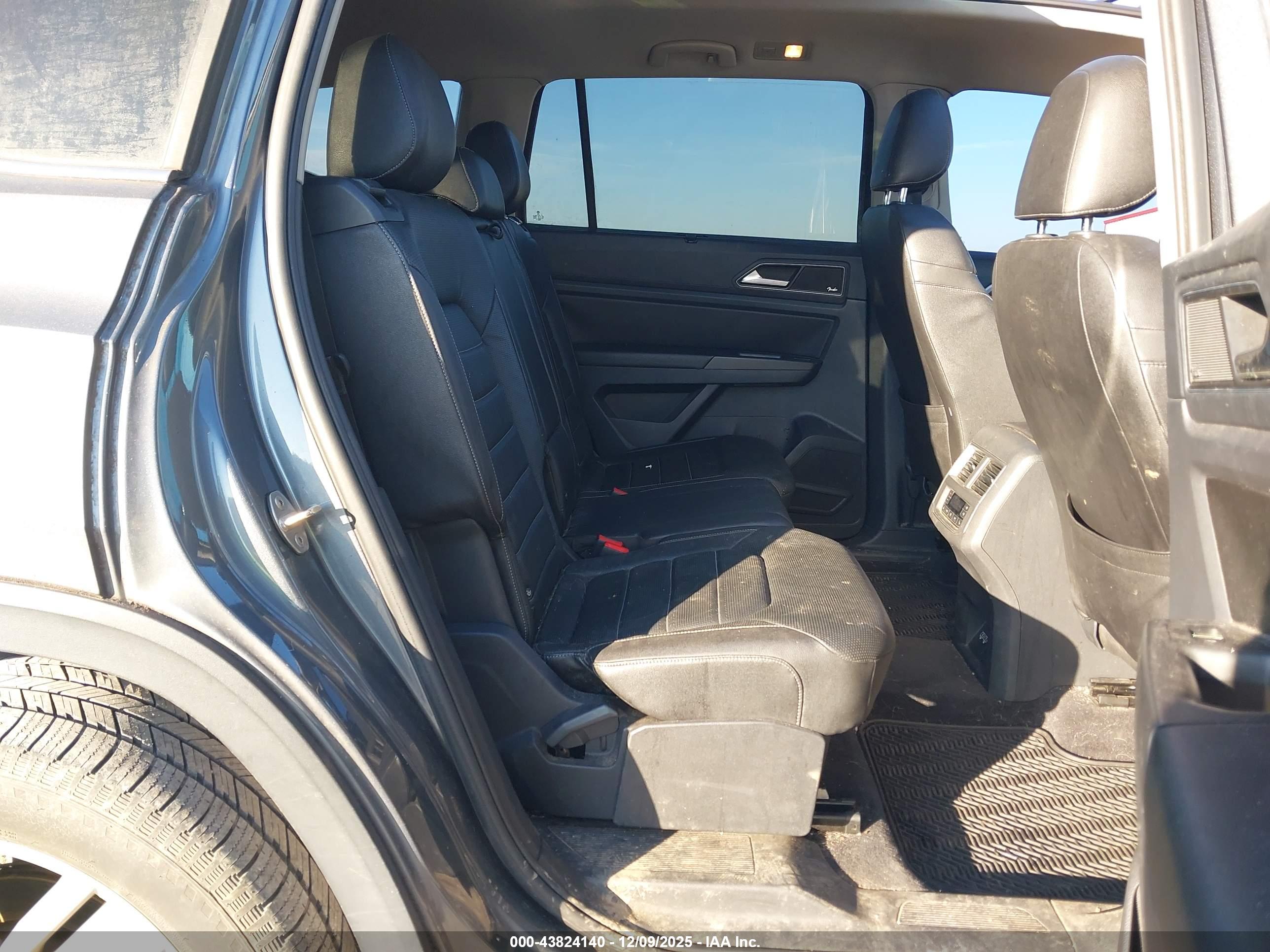 VOLKSWAGEN ATLAS image 8