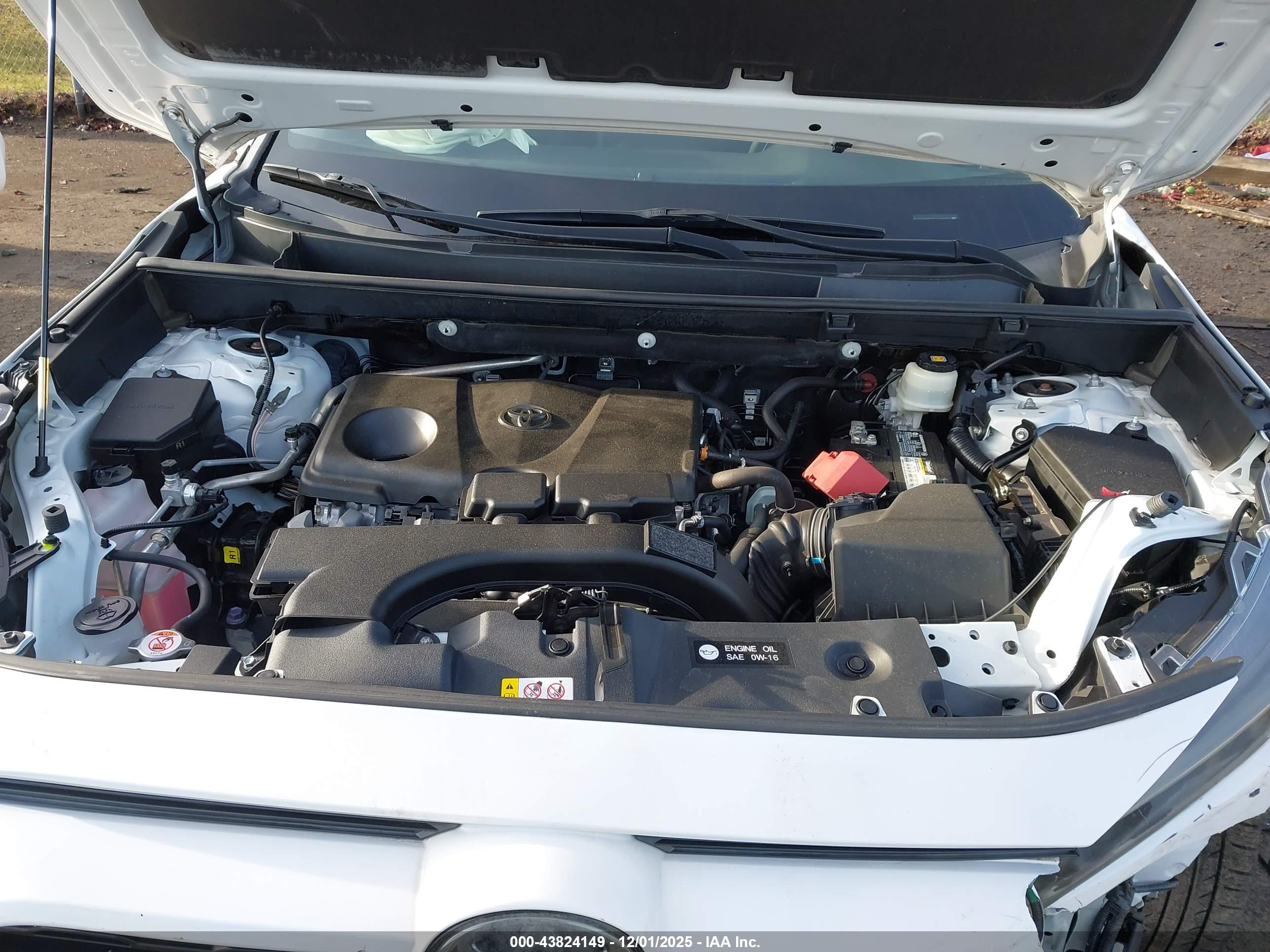 TOYOTA RAV4 image 10