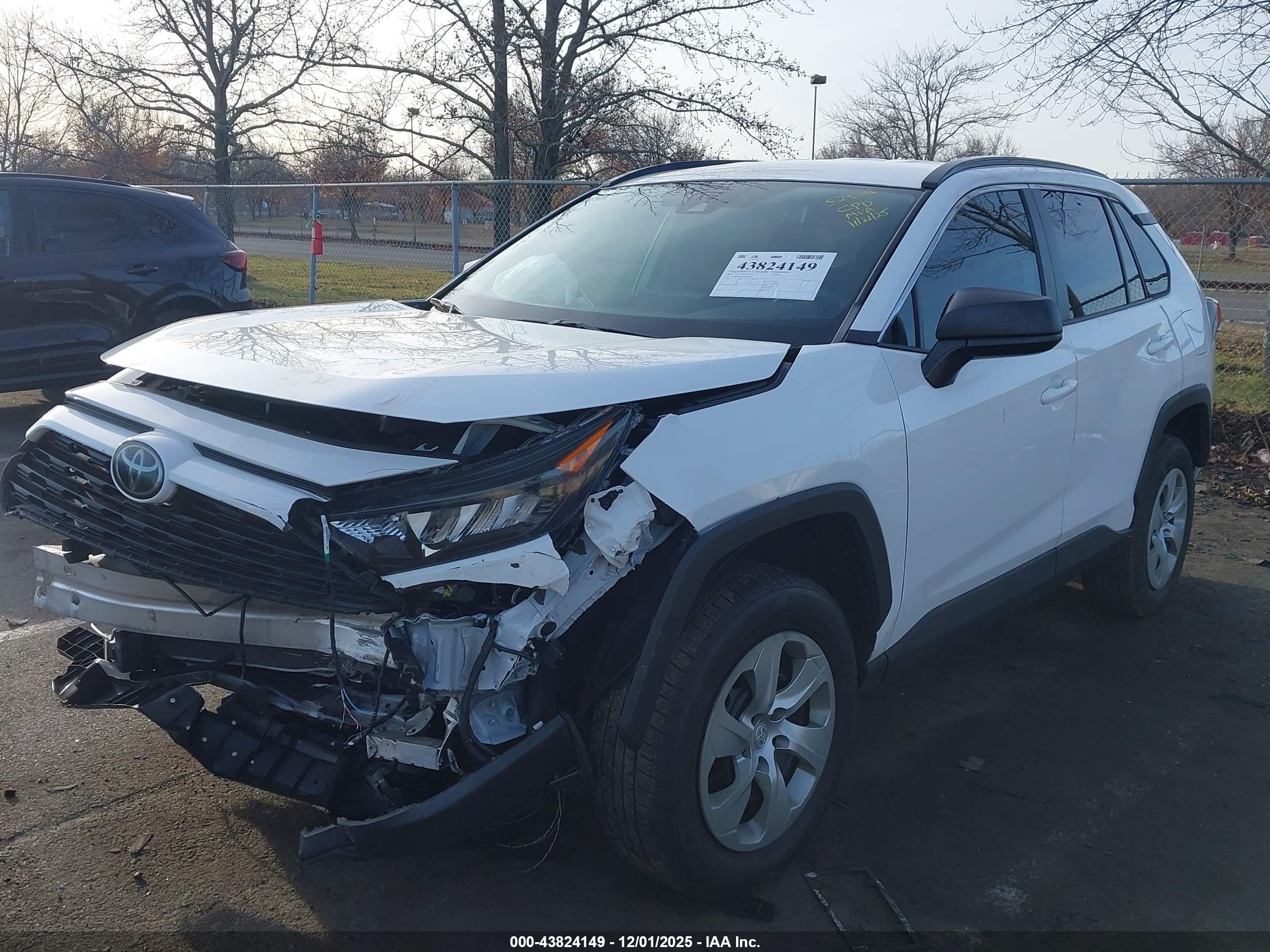 TOYOTA RAV4 image 2