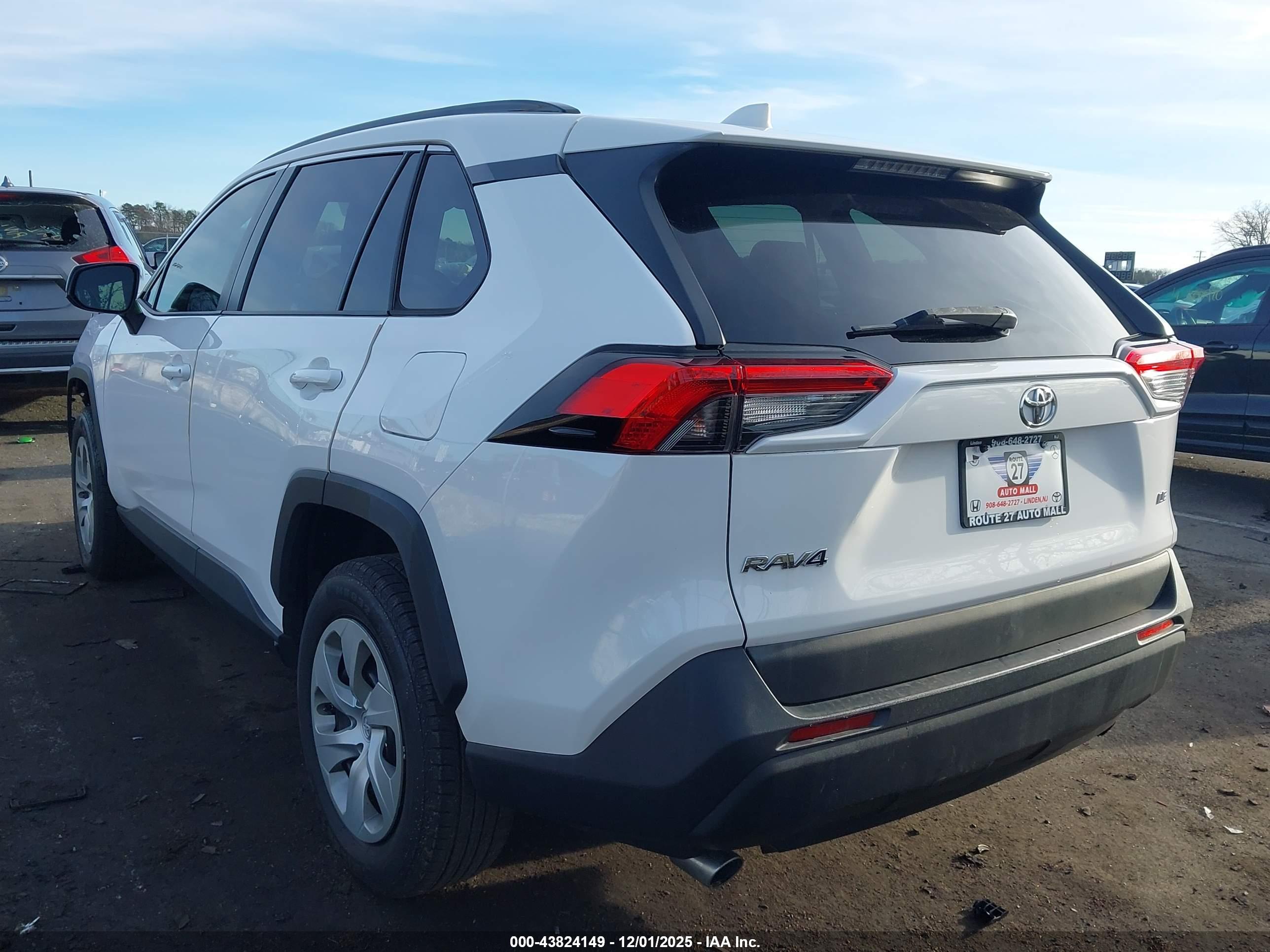 TOYOTA RAV4 image 3