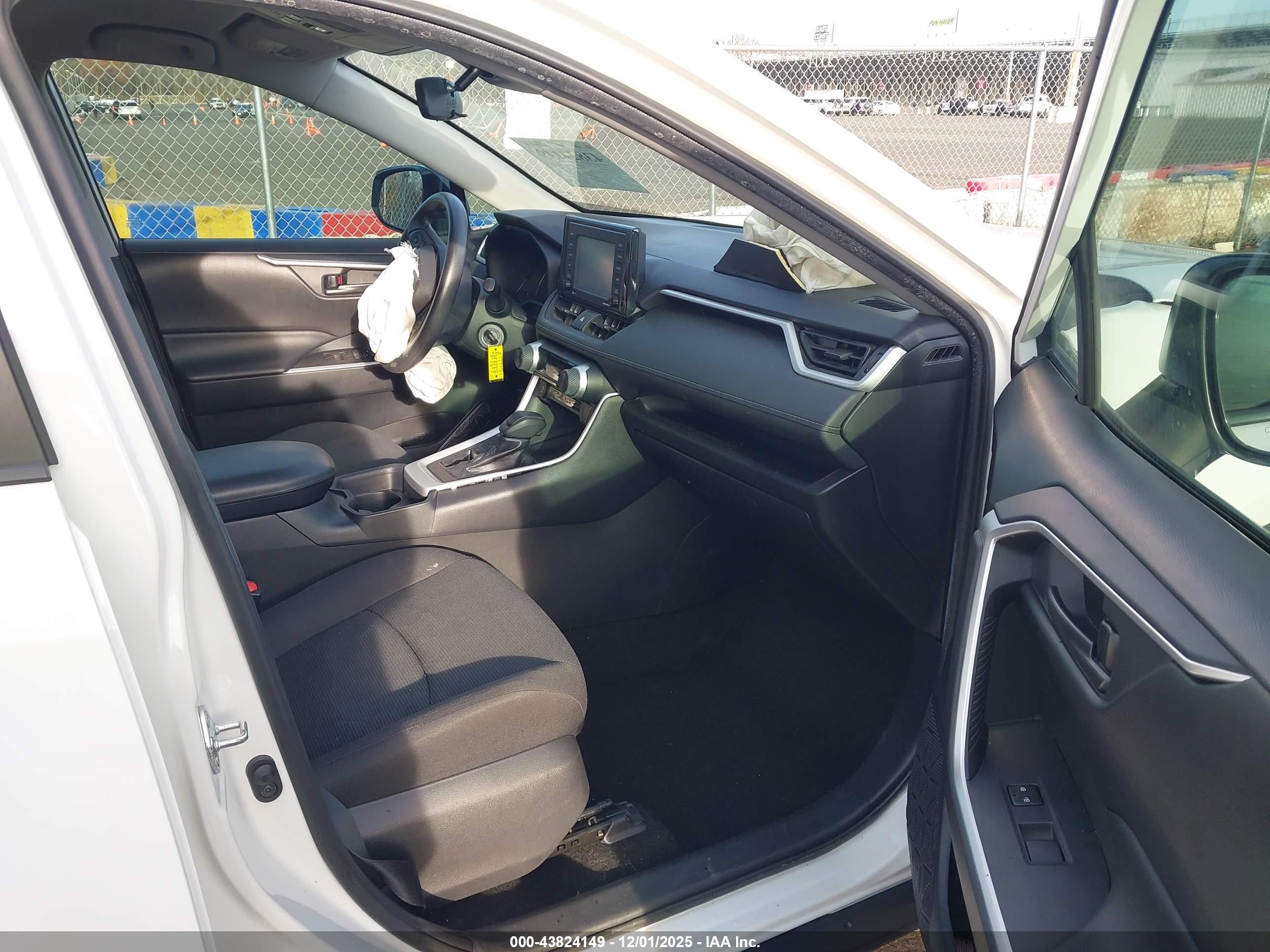 TOYOTA RAV4 image 5