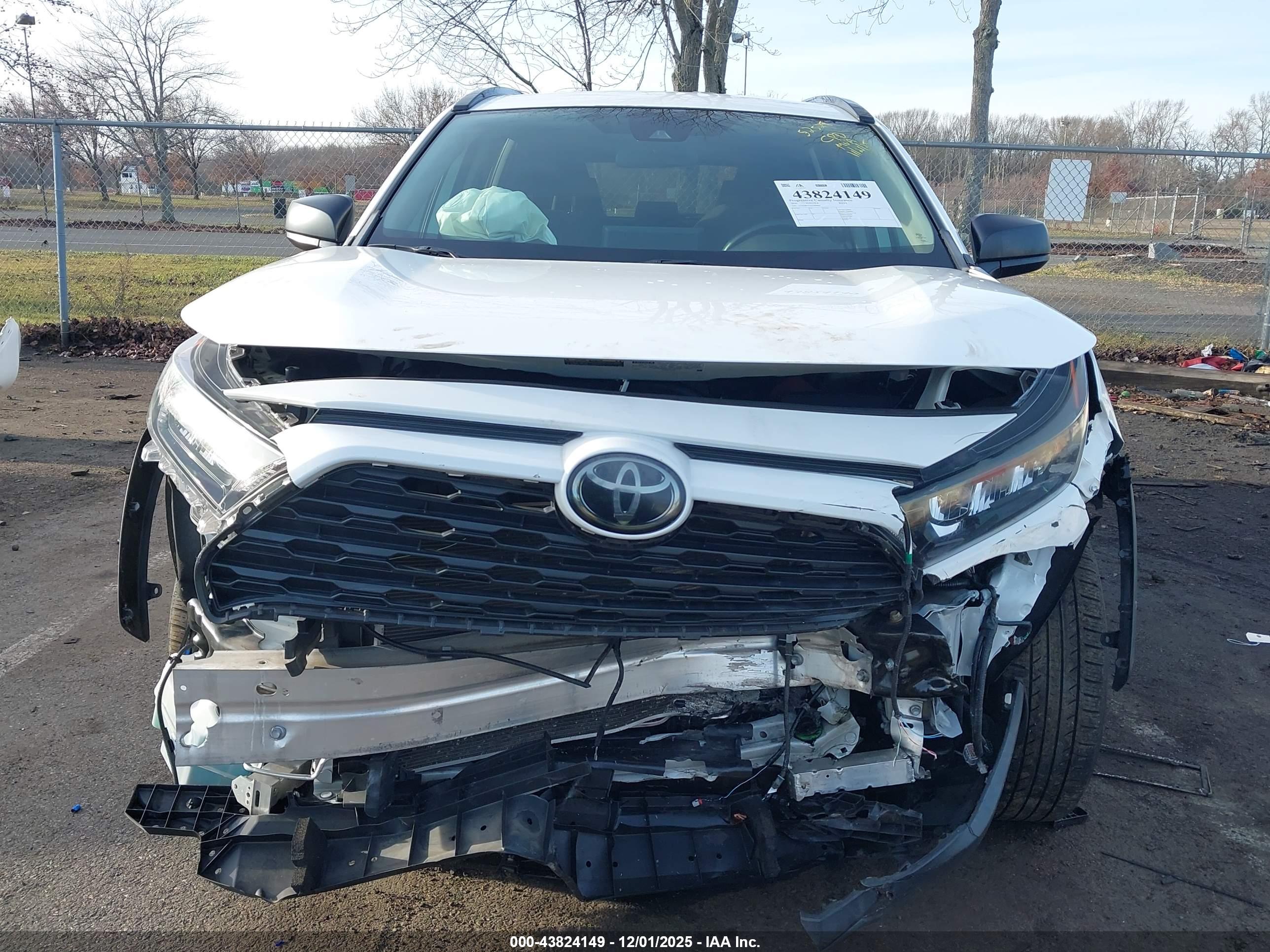TOYOTA RAV4 image 6
