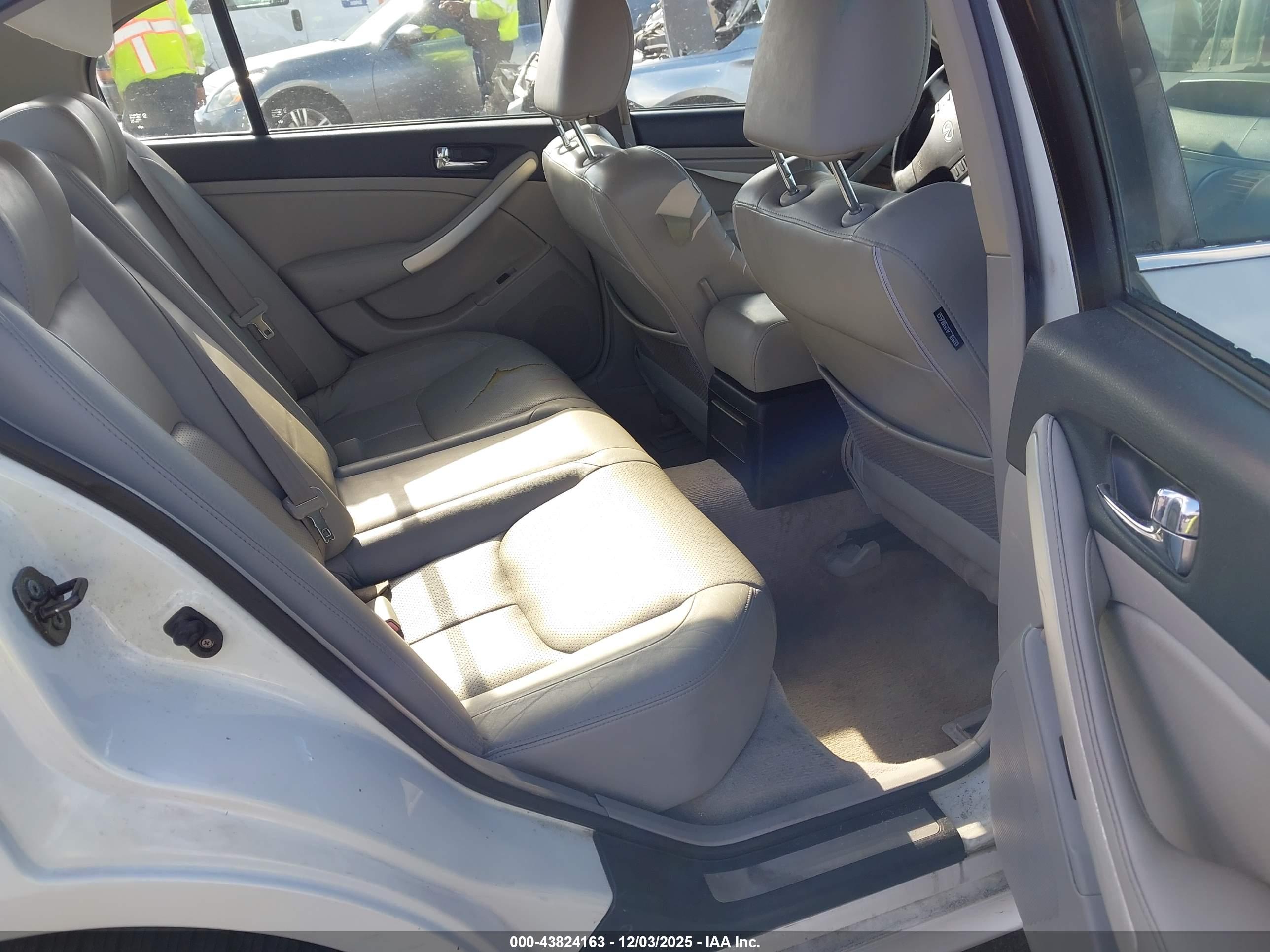 INFINITI G35 image 8