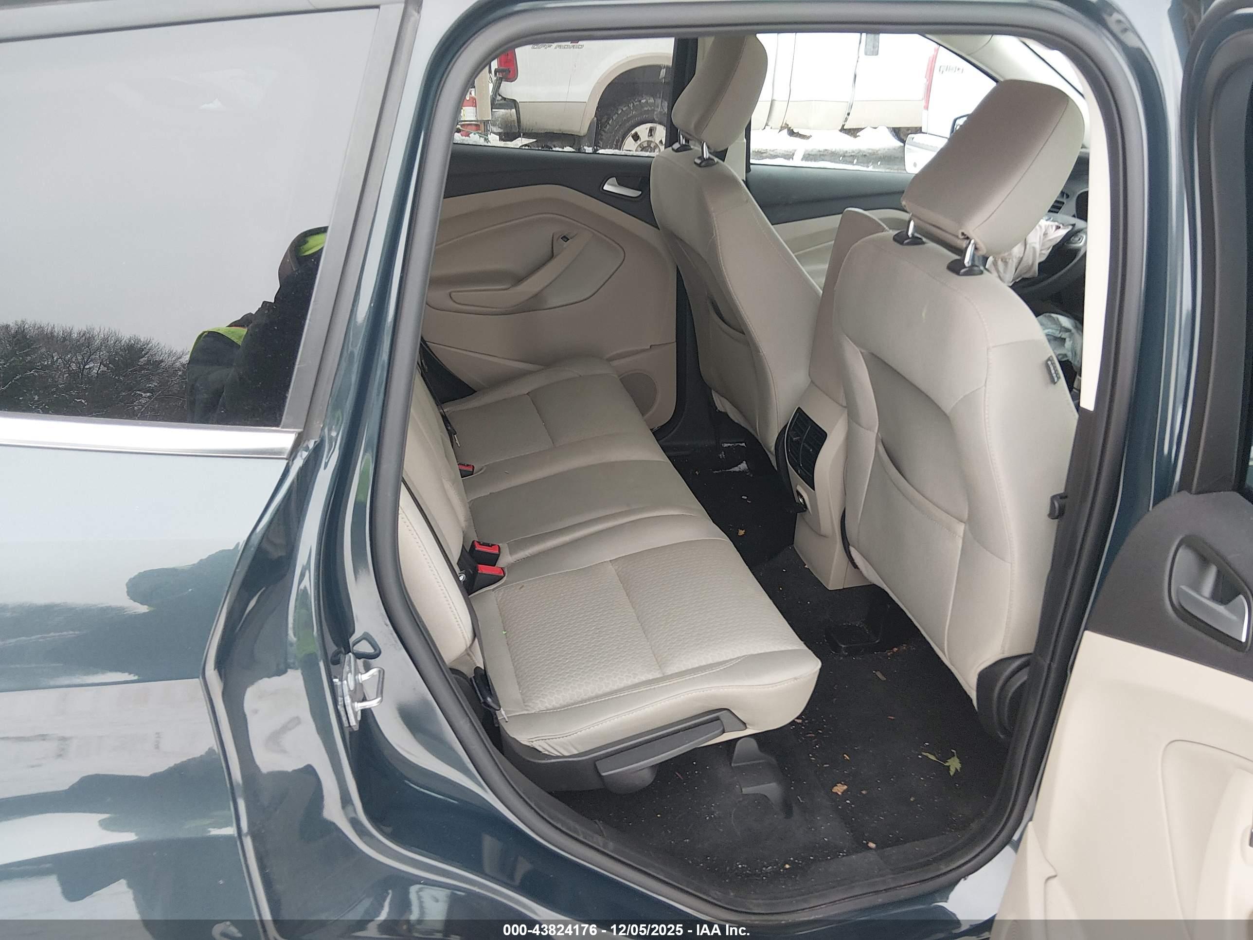 FORD ESCAPE image 8