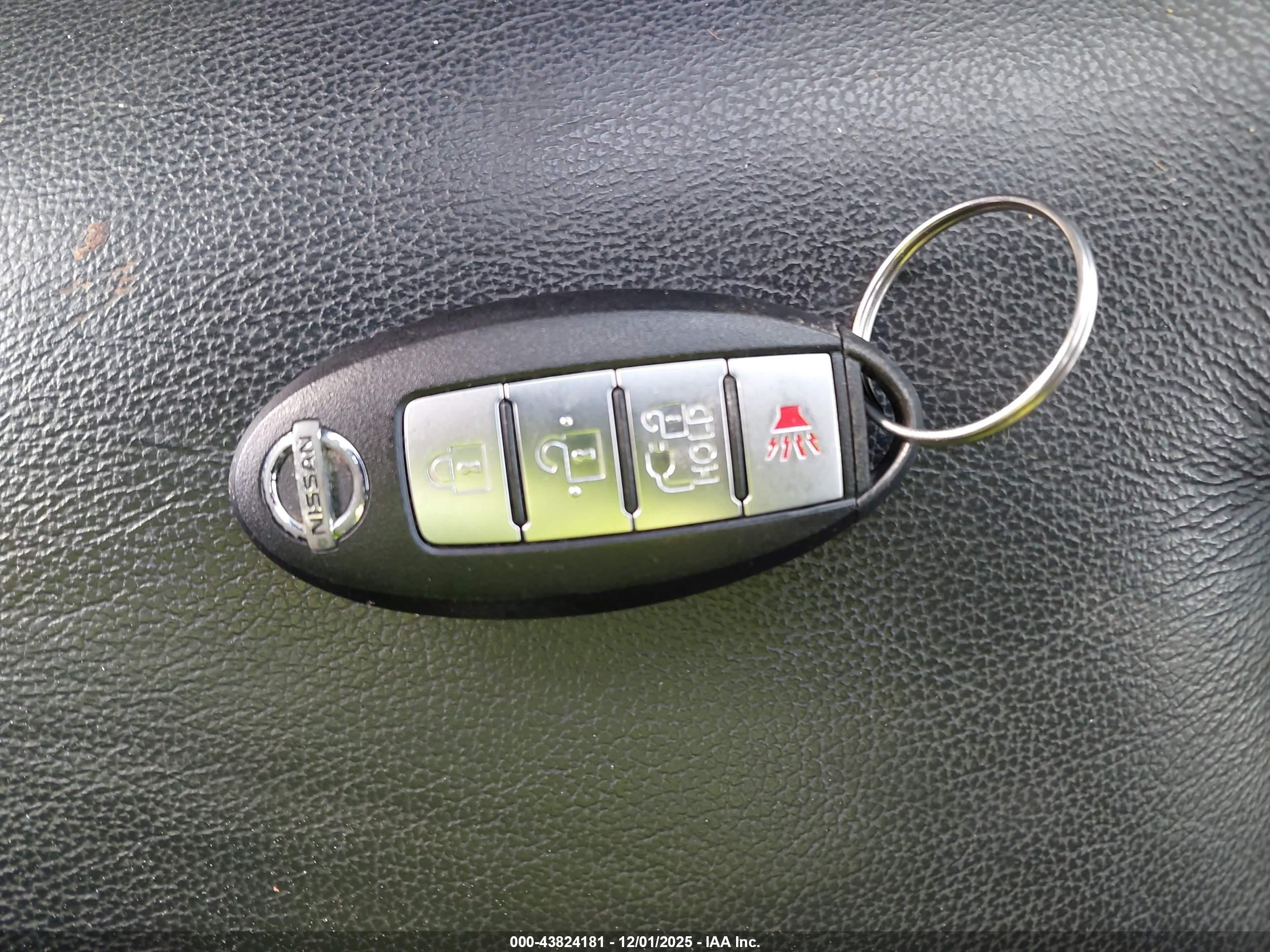 NISSAN LEAF image 11