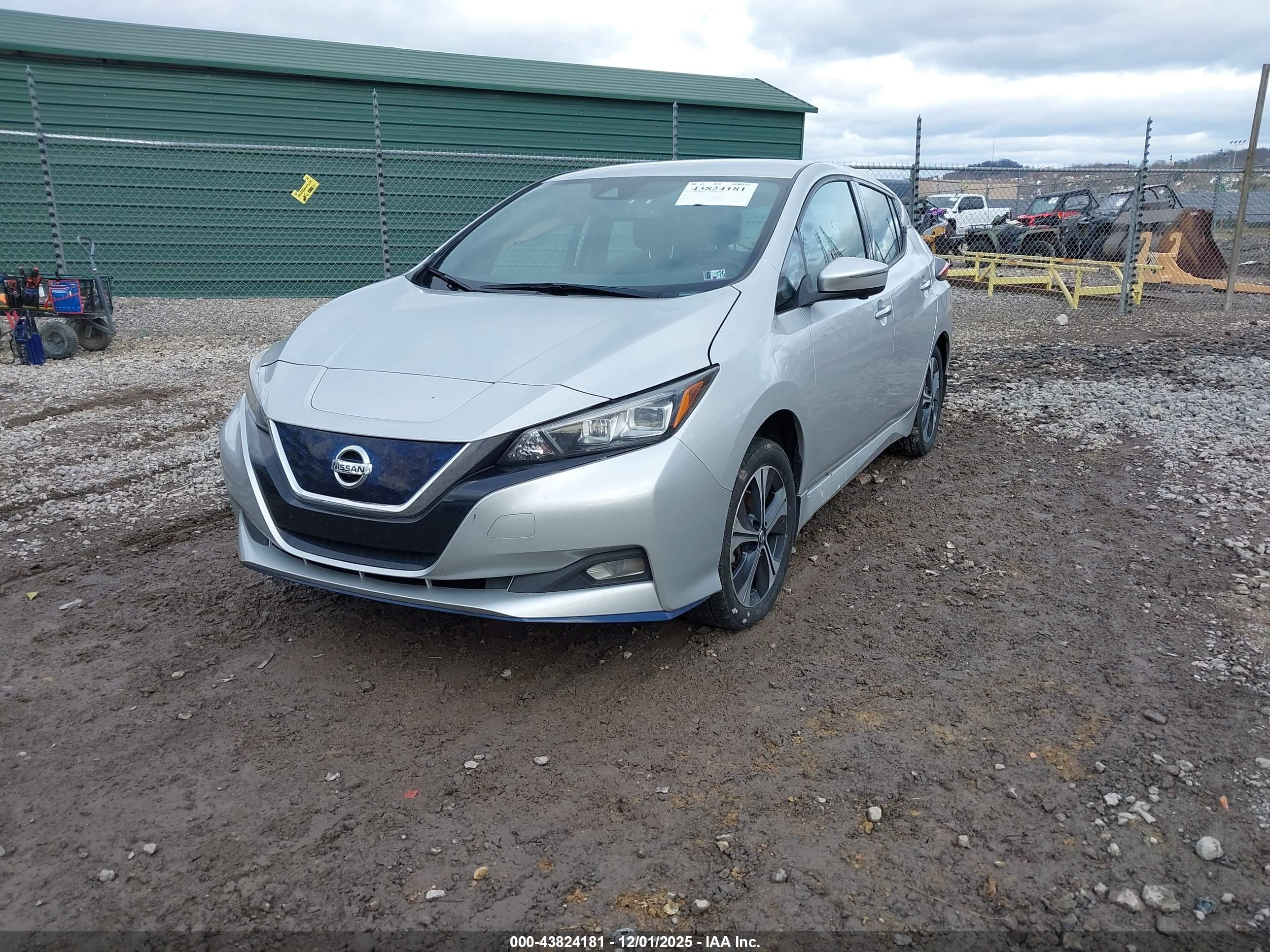 NISSAN LEAF image 2