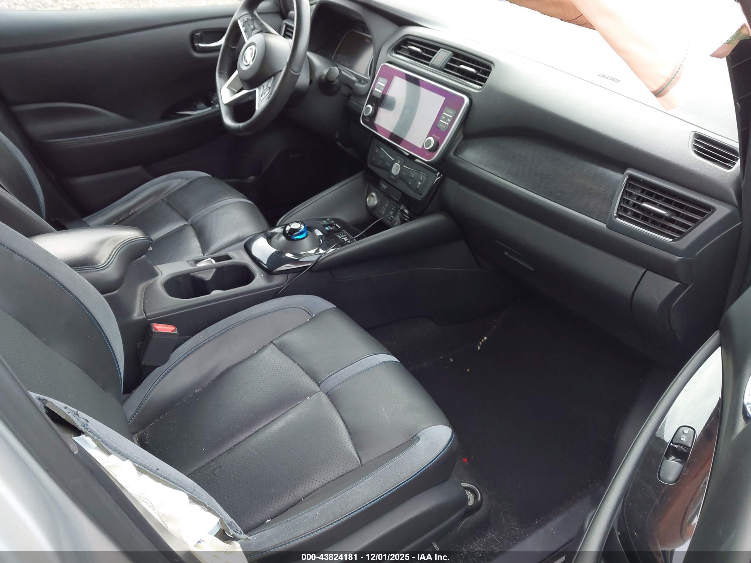 NISSAN LEAF image 5