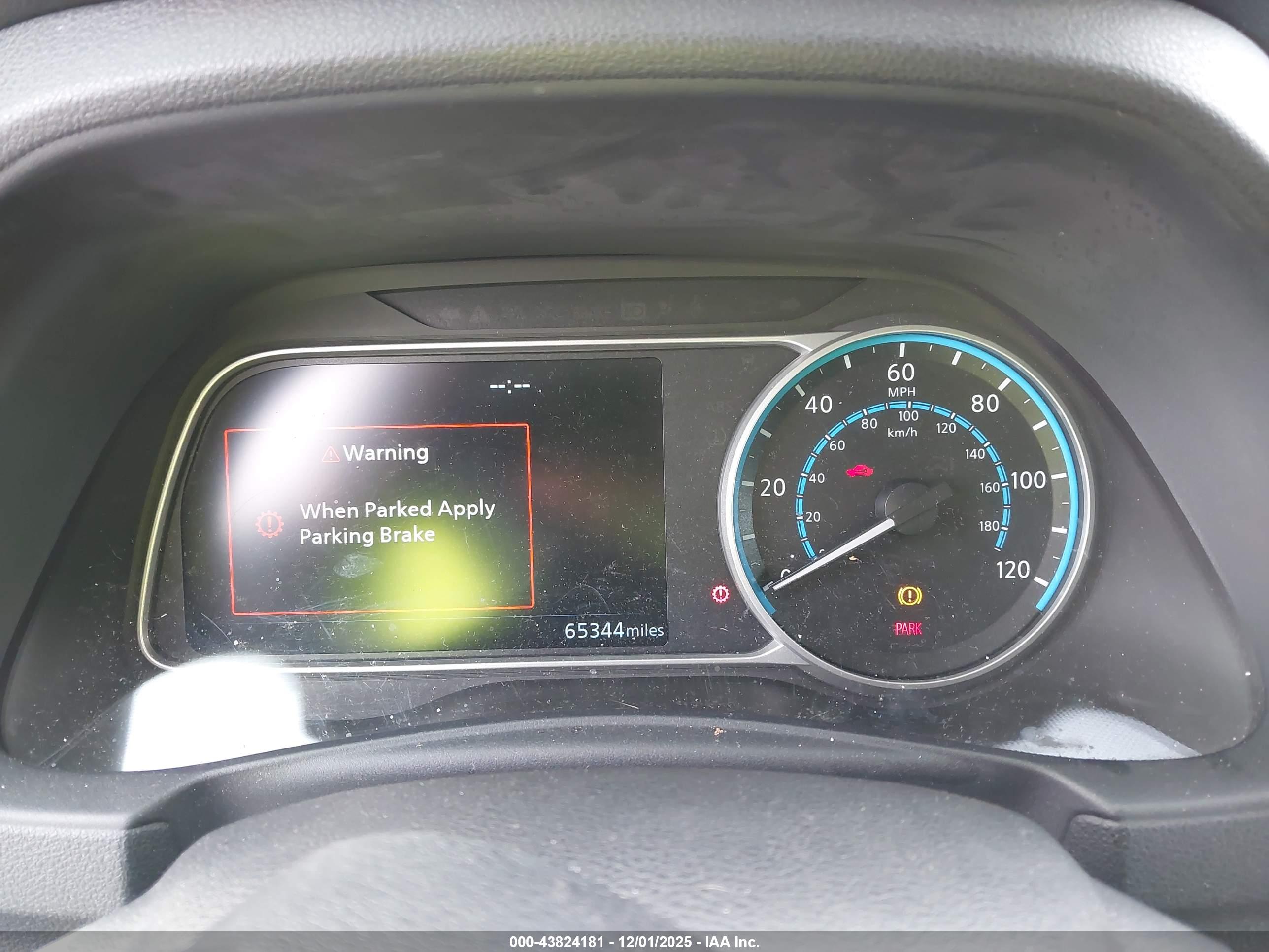 NISSAN LEAF image 7