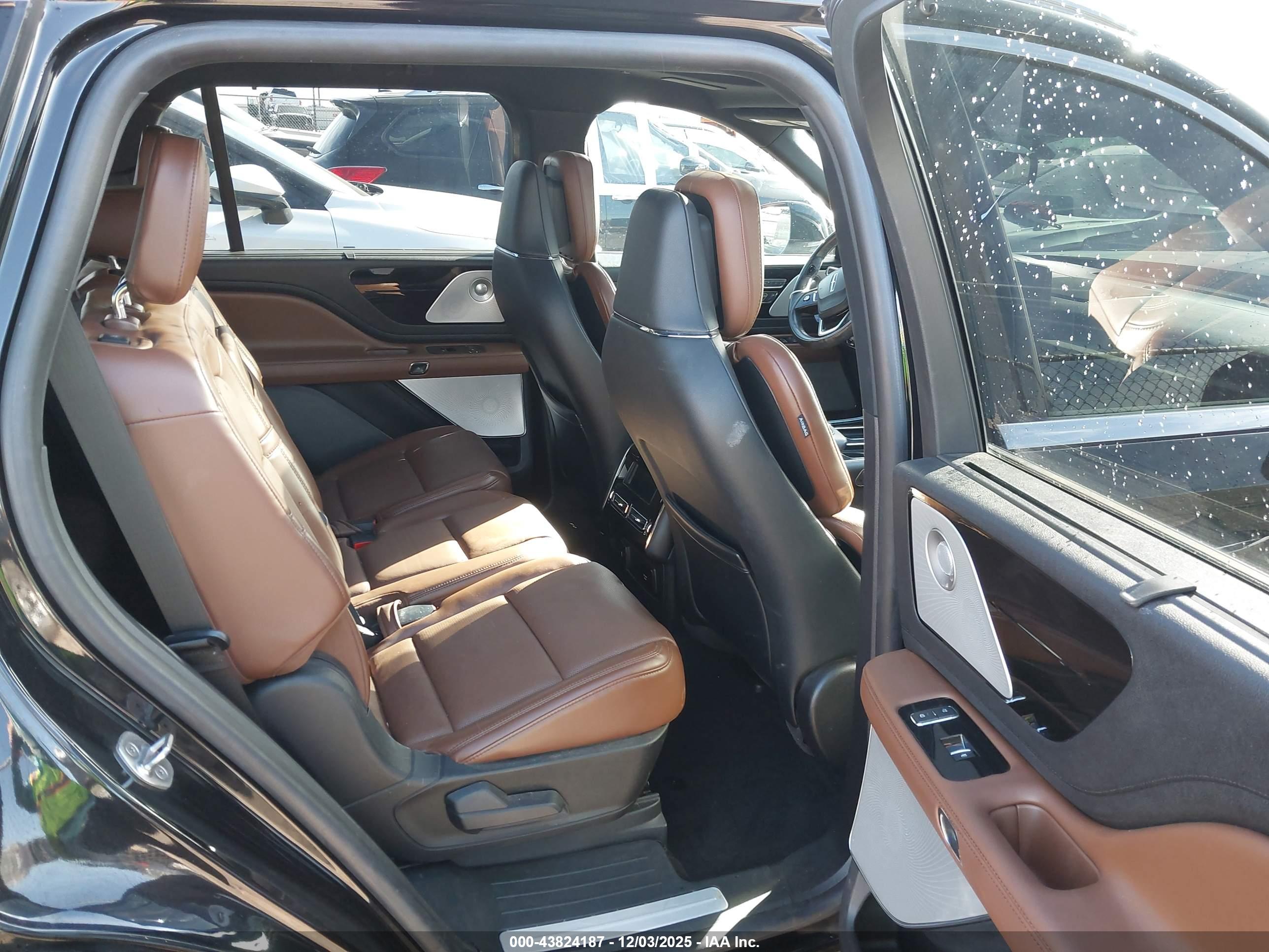 LINCOLN AVIATOR image 8
