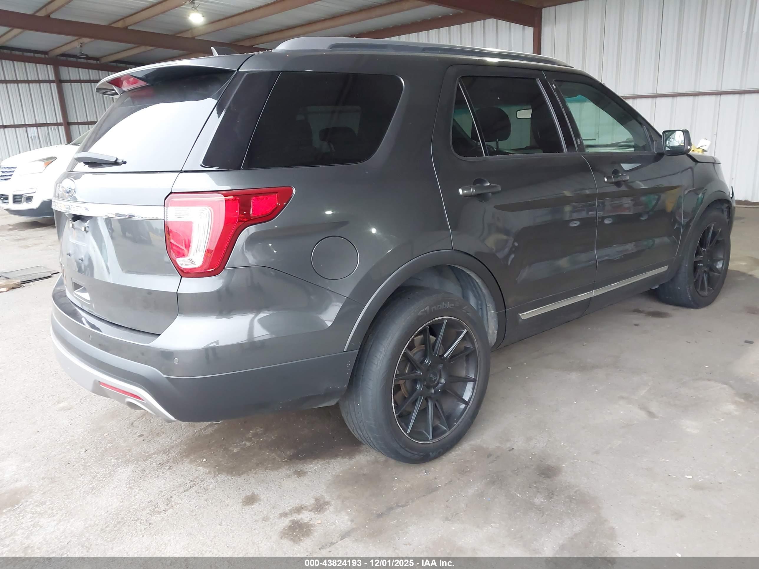 FORD EXPLORER image 4