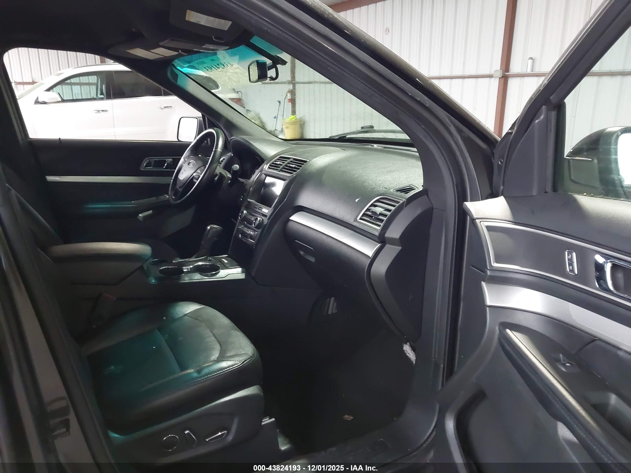 FORD EXPLORER image 5