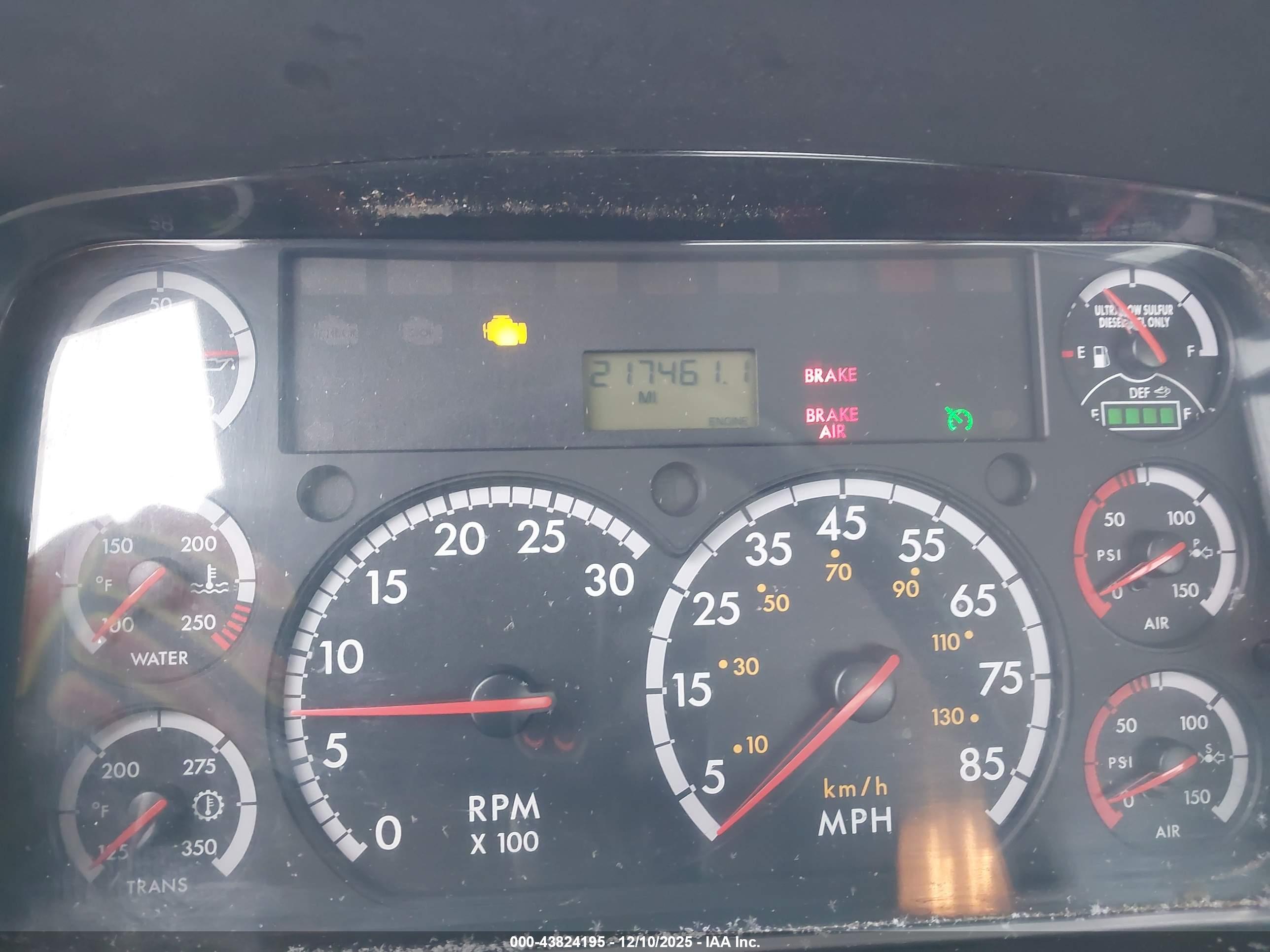 FREIGHTLINER M2 image 6