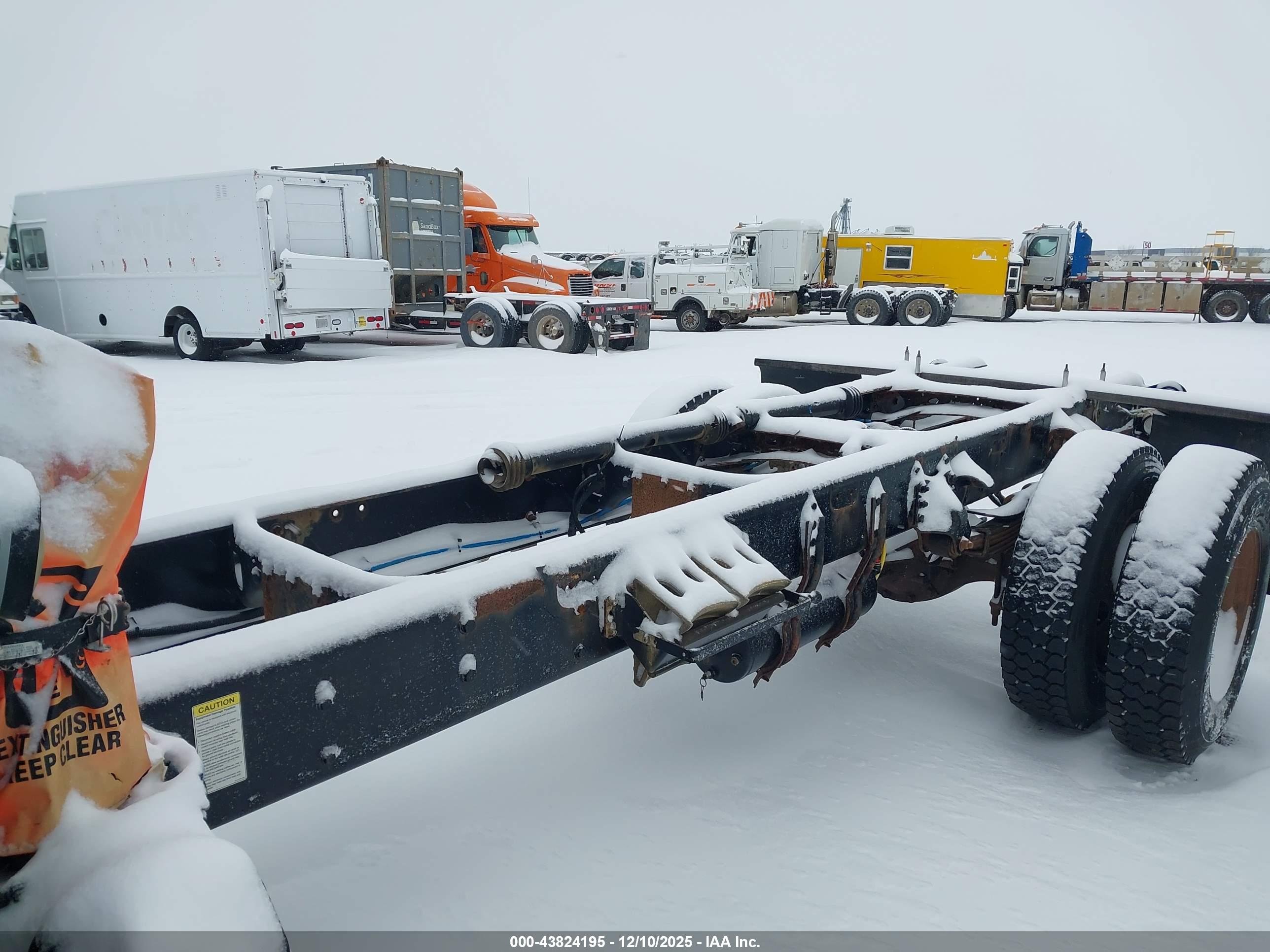 FREIGHTLINER M2 image 8