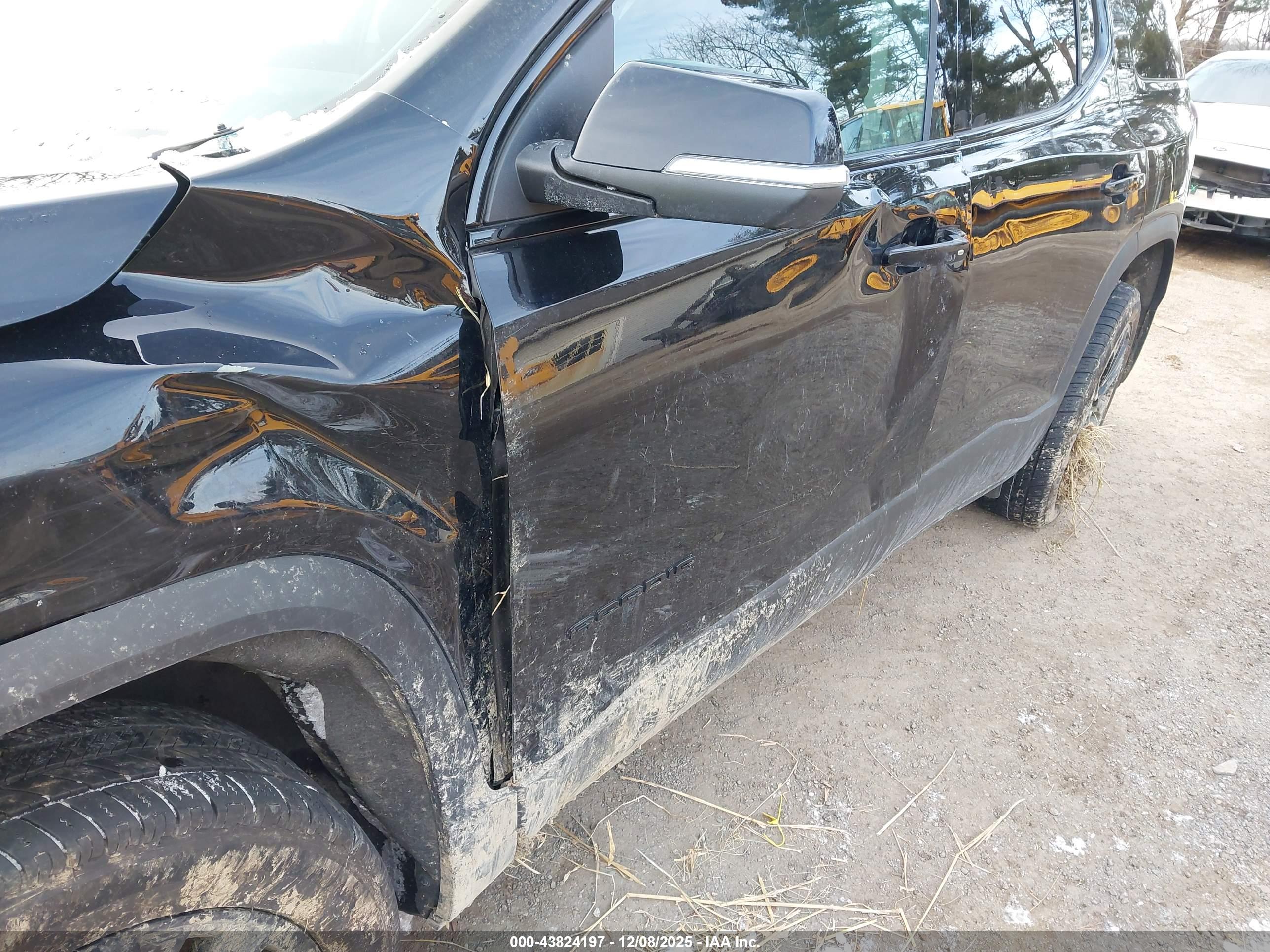 GMC ACADIA image 6