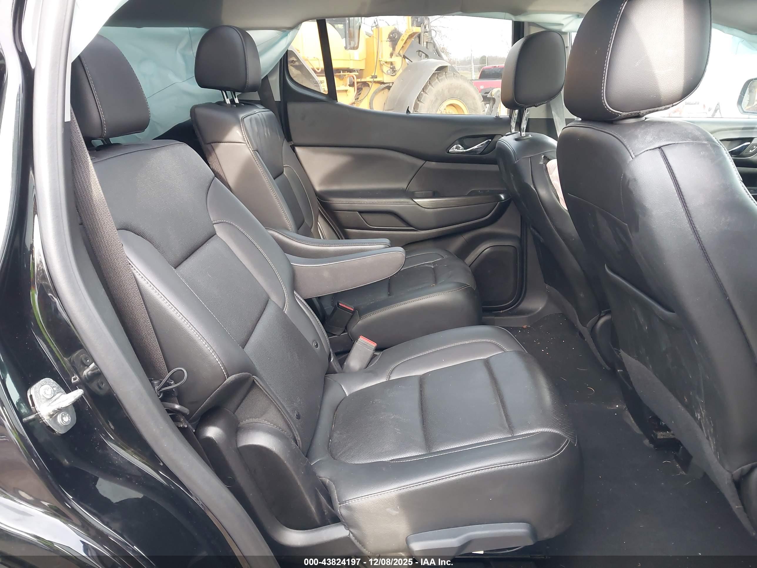 GMC ACADIA image 8